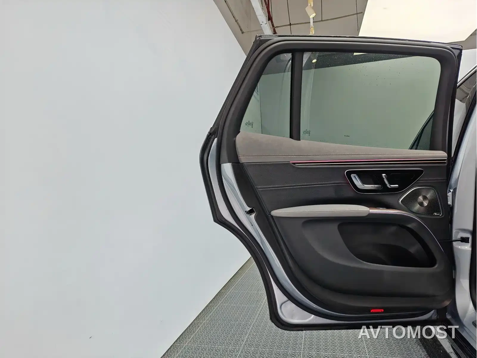 Mercedes-Benz EQS SUV 2023 450 4MATIC Pioneer Edition — фото 14