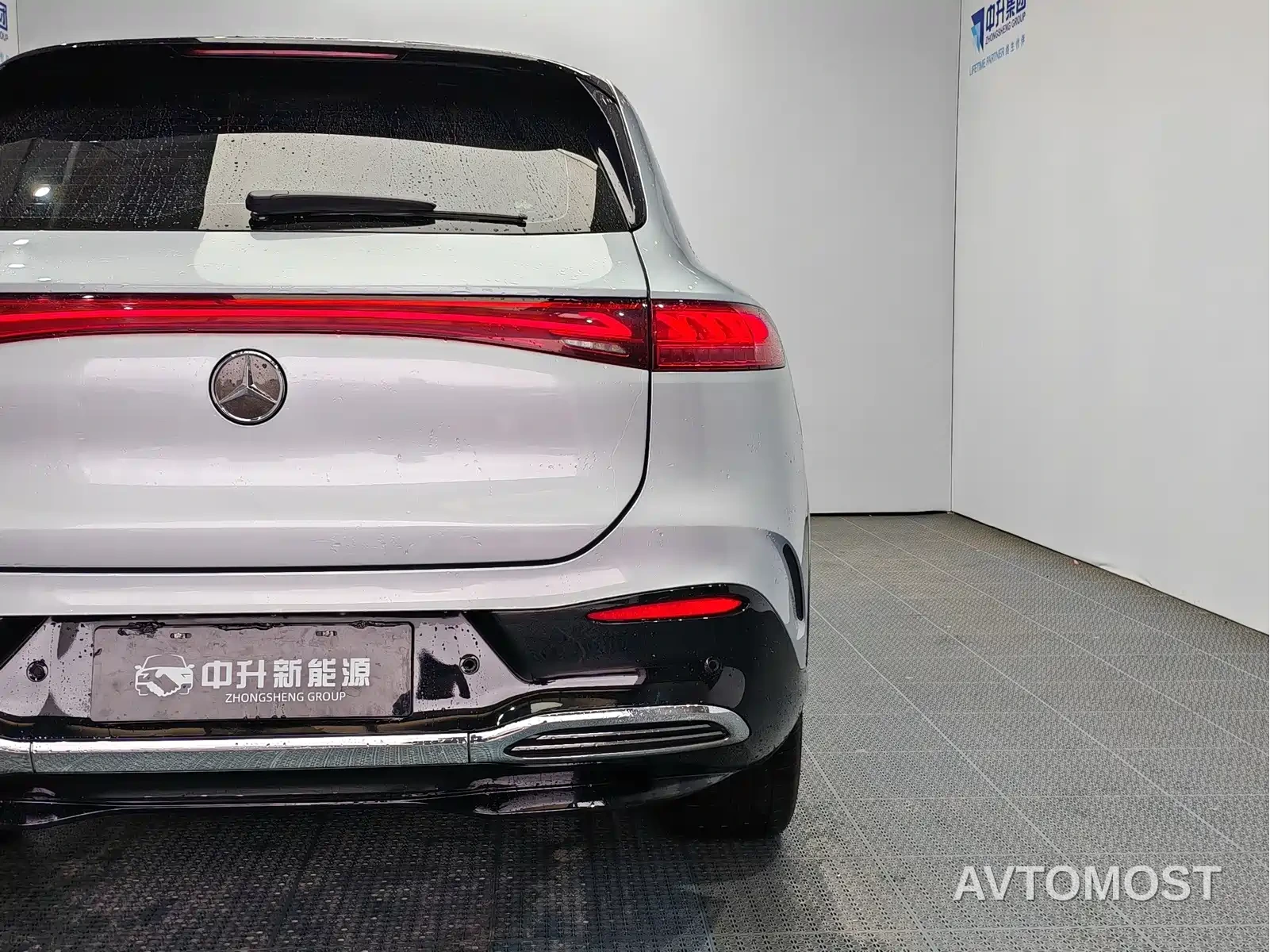 Mercedes-Benz EQS SUV 2023 450 4MATIC Pioneer Edition — фото 21