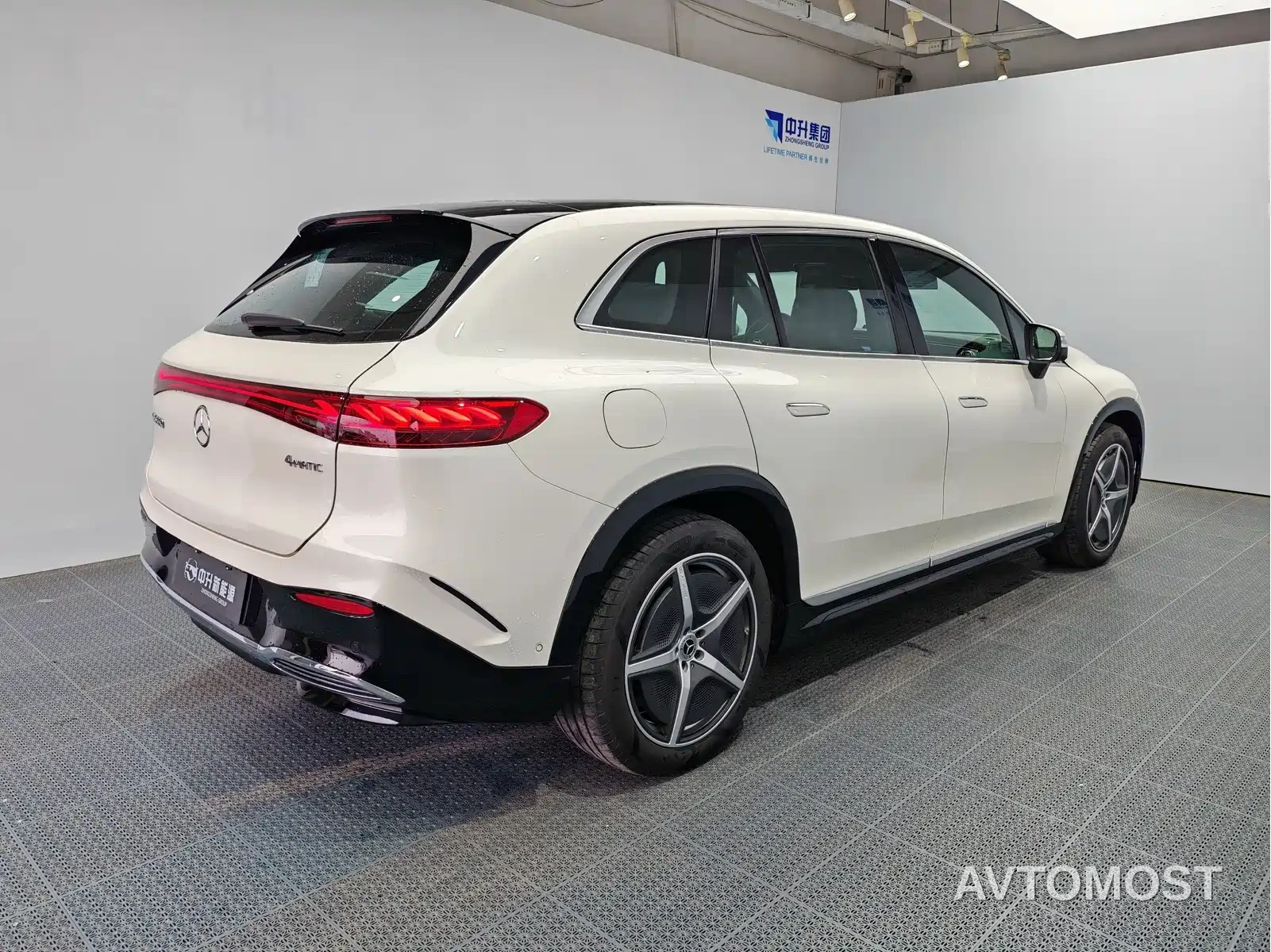 Mercedes-Benz EQS SUV 2023 450 4MATIC Pioneer Edition — фото 6