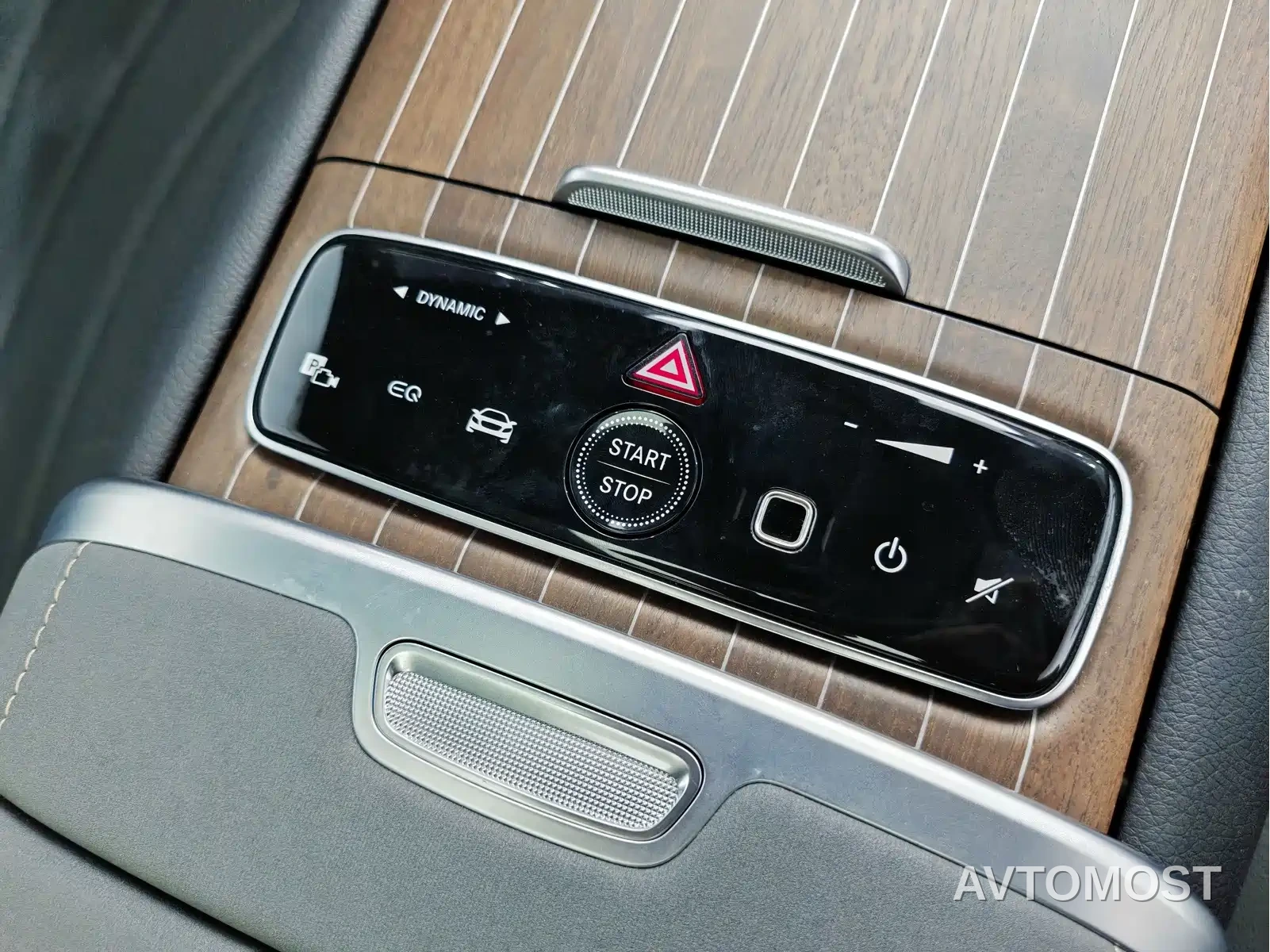 Mercedes-Benz EQS SUV 2023 450 4MATIC Pioneer Edition — фото 17