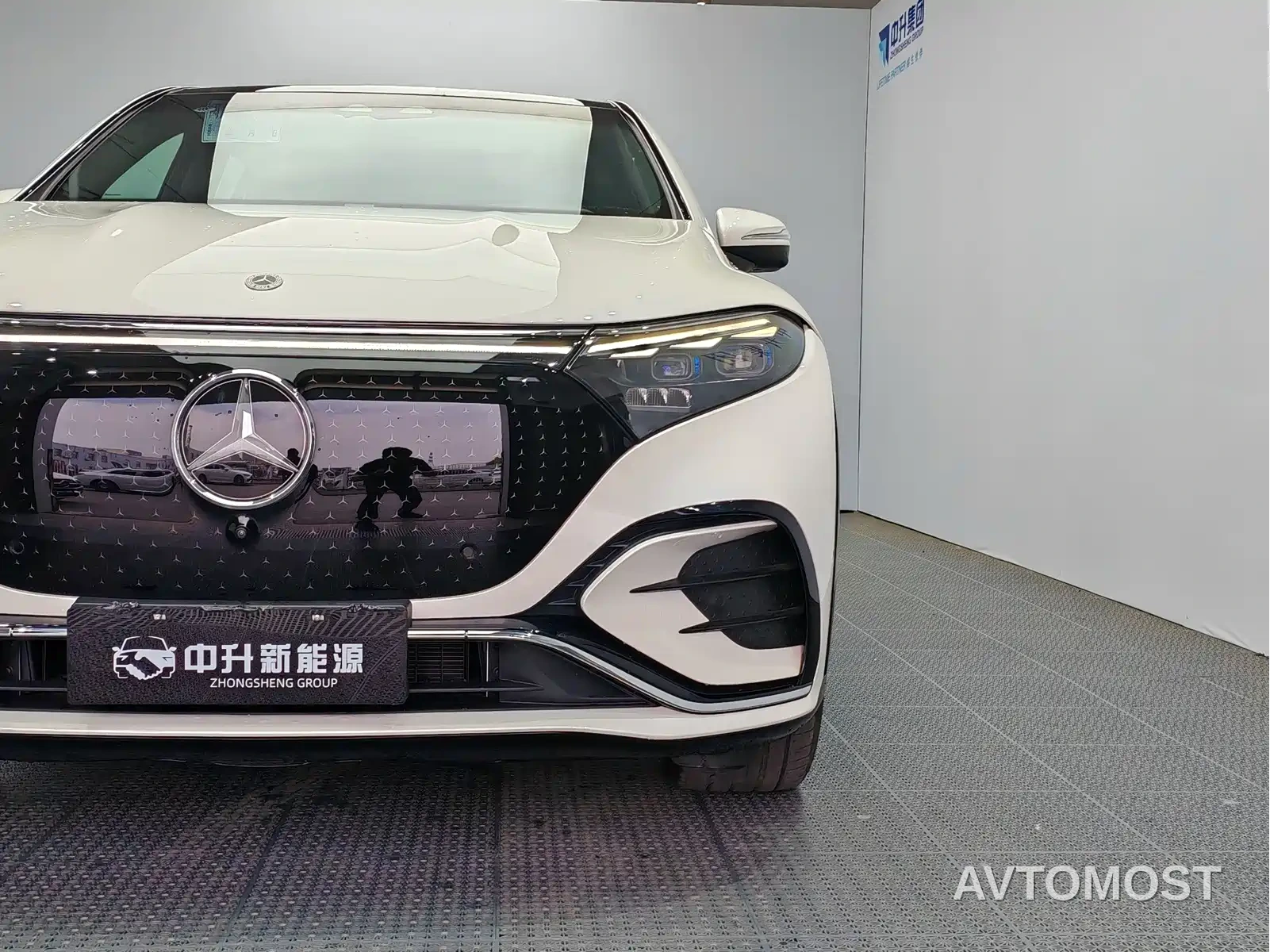 Mercedes-Benz EQS SUV 2023 450 4MATIC Pioneer Edition — фото 18