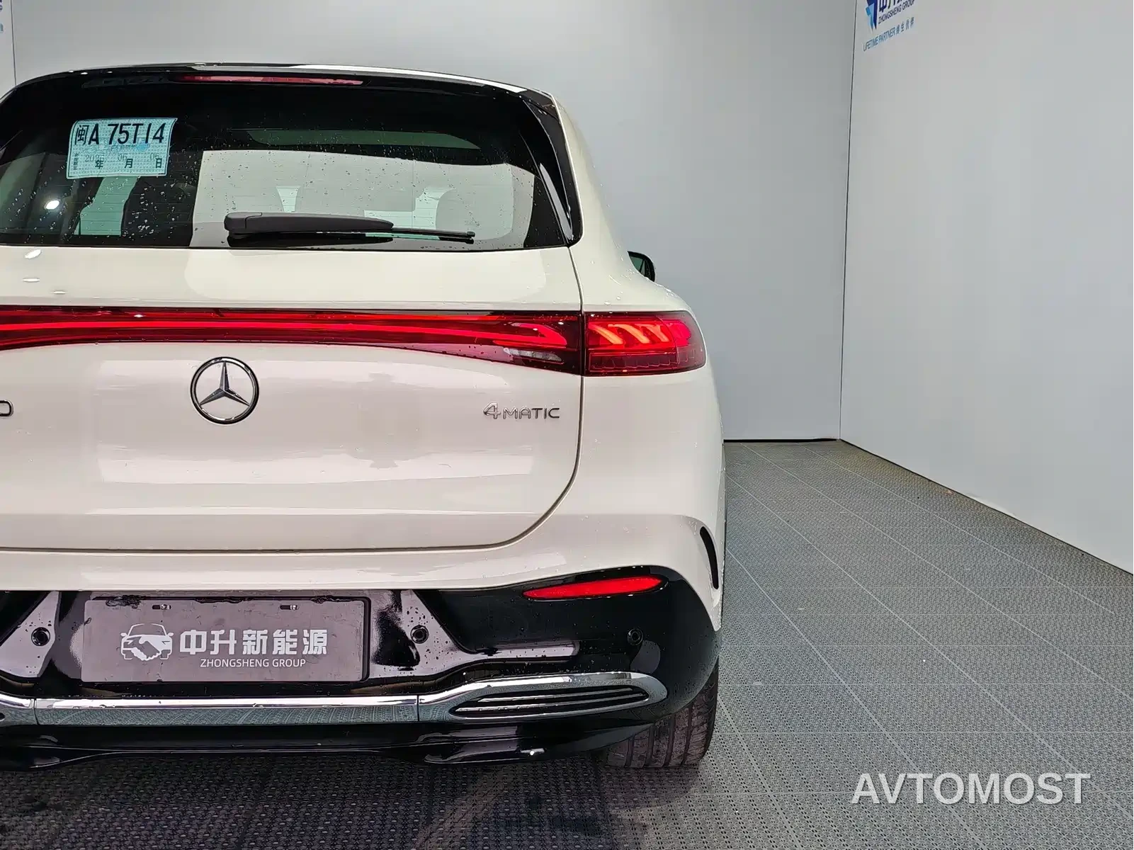 Mercedes-Benz EQS SUV 2023 450 4MATIC Pioneer Edition — фото 19