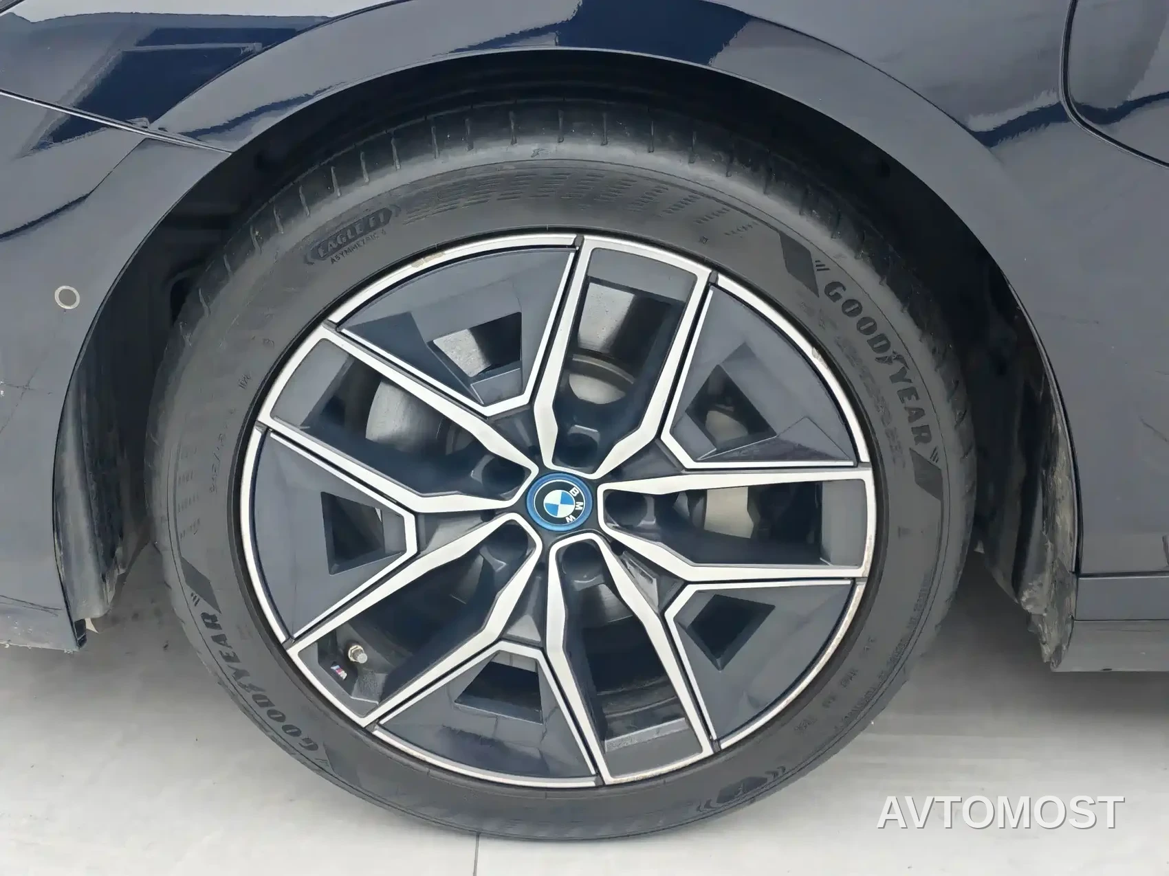 BMW i5 2024 eDrive 35L M Sport Package — фото 8