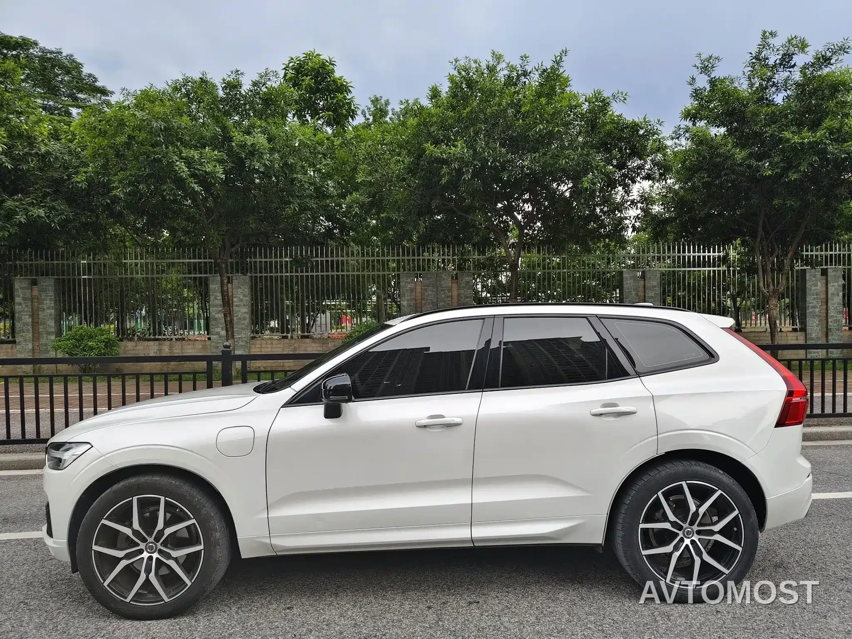 Volvo XC60 Plug-in Hybrid 2021 T8 E-Drive Hybrid Inscription Sport — фото 5