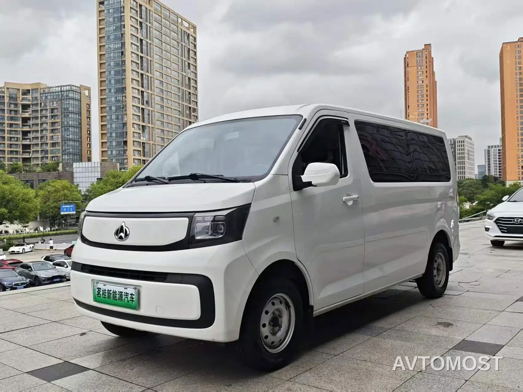 Changan Ruixing EM60 2025 Model Fortune Edition Passenger Version Comfort 6-seater 300km Dual Swing Doors — фото 1