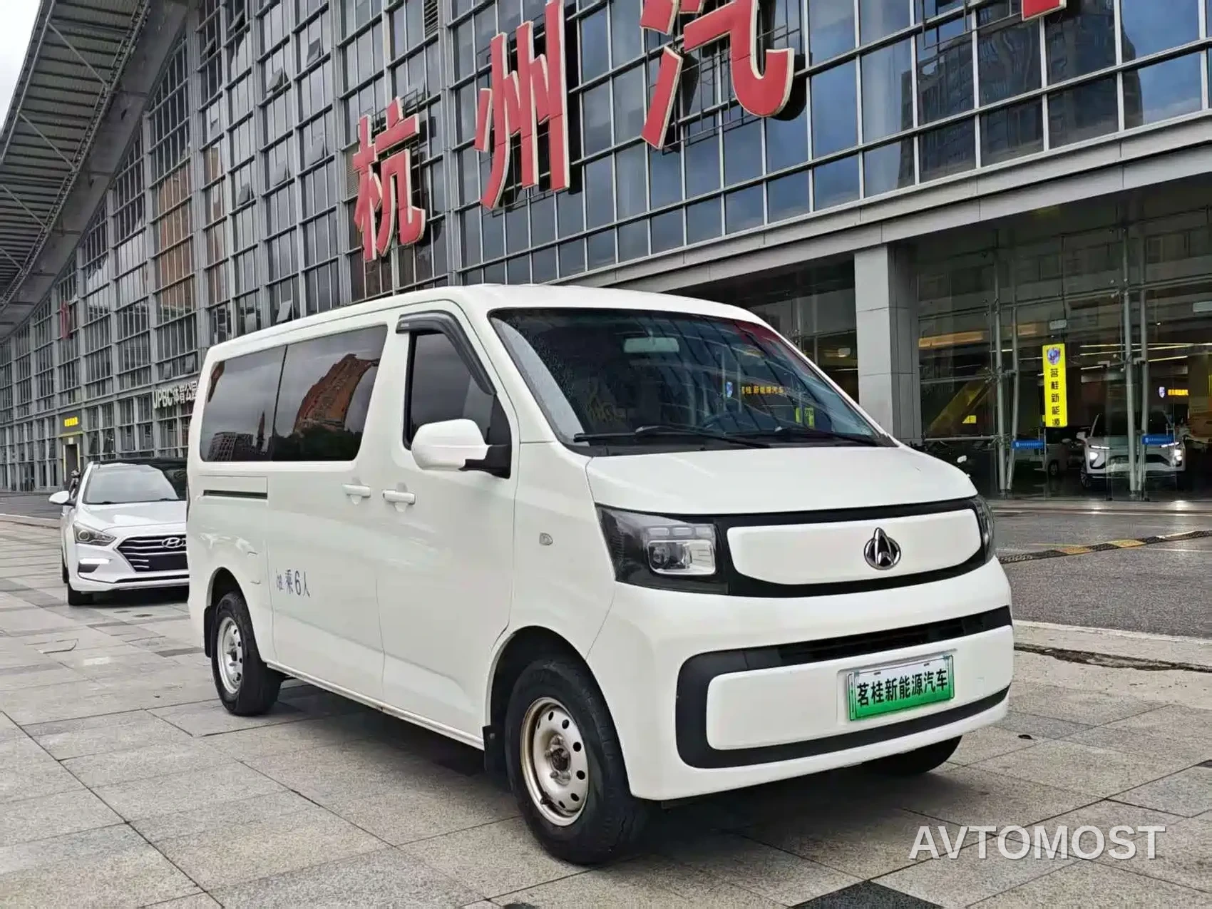 Changan Ruixing EM60 2025 Model Fortune Edition Passenger Version Comfort 6-seater 300km Dual Swing Doors — фото 2