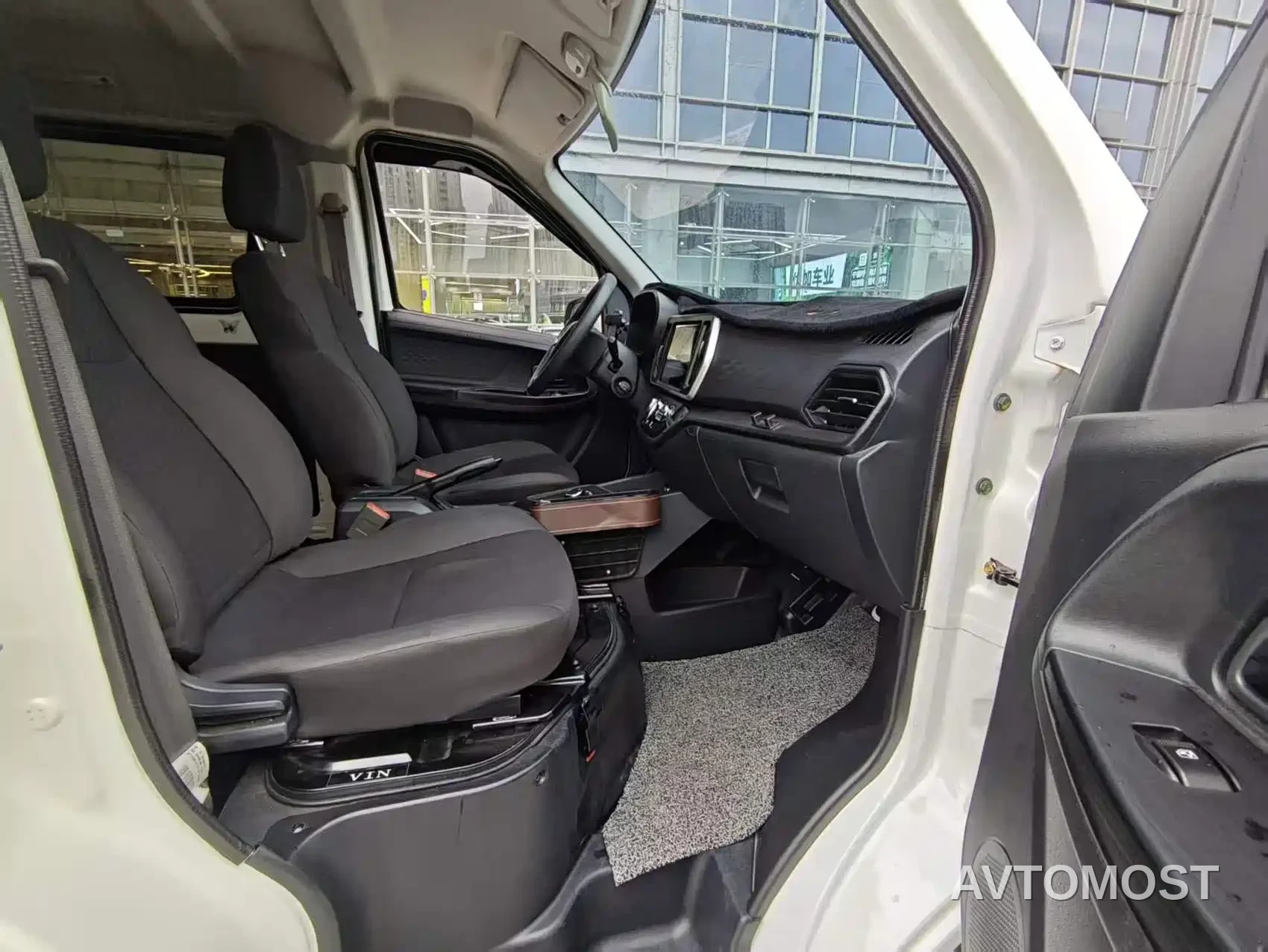 Changan Ruixing EM60 2025 Model Fortune Edition Passenger Version Comfort 6-seater 300km Dual Swing Doors — фото 4