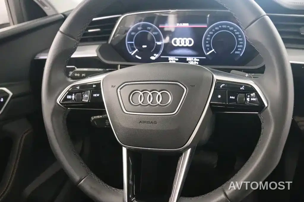 Audi e-tron 2021 50 quattro Luxury — фото 3