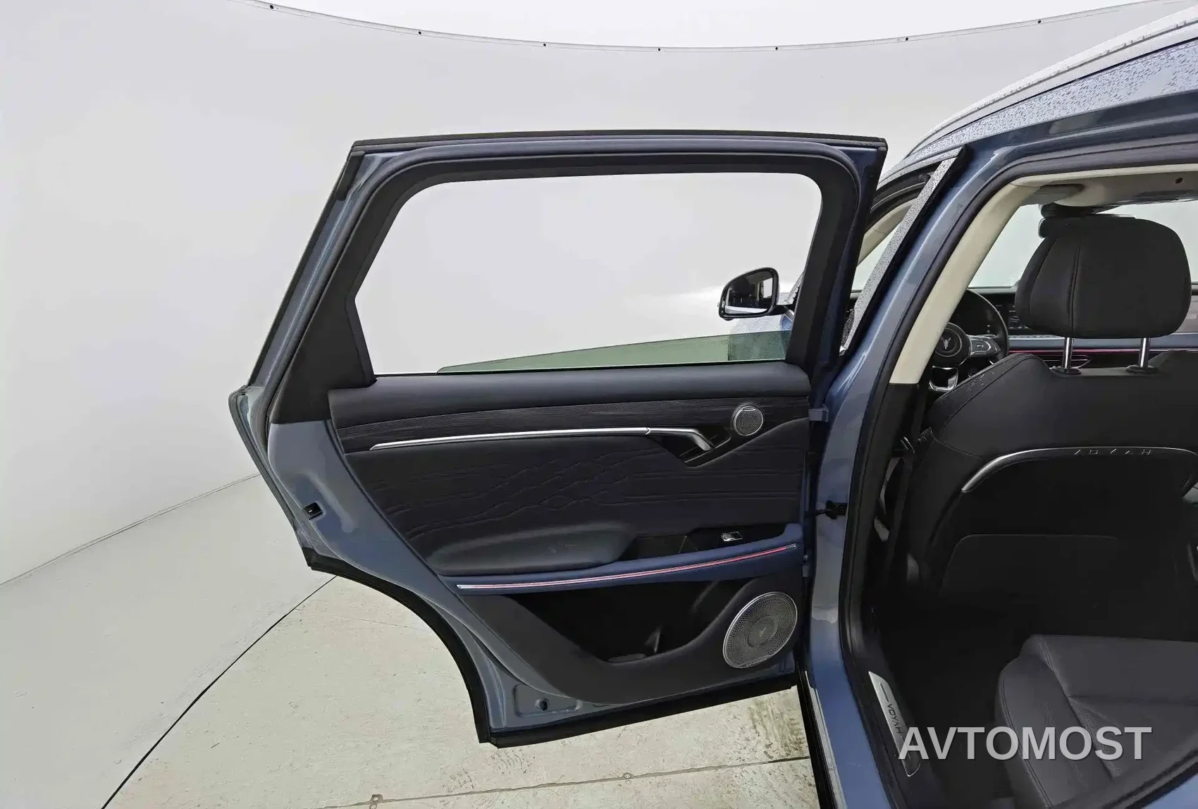 VOYAH FREE 2021 AWD Standard Range Extender Exclusive Luxury Package — фото 7