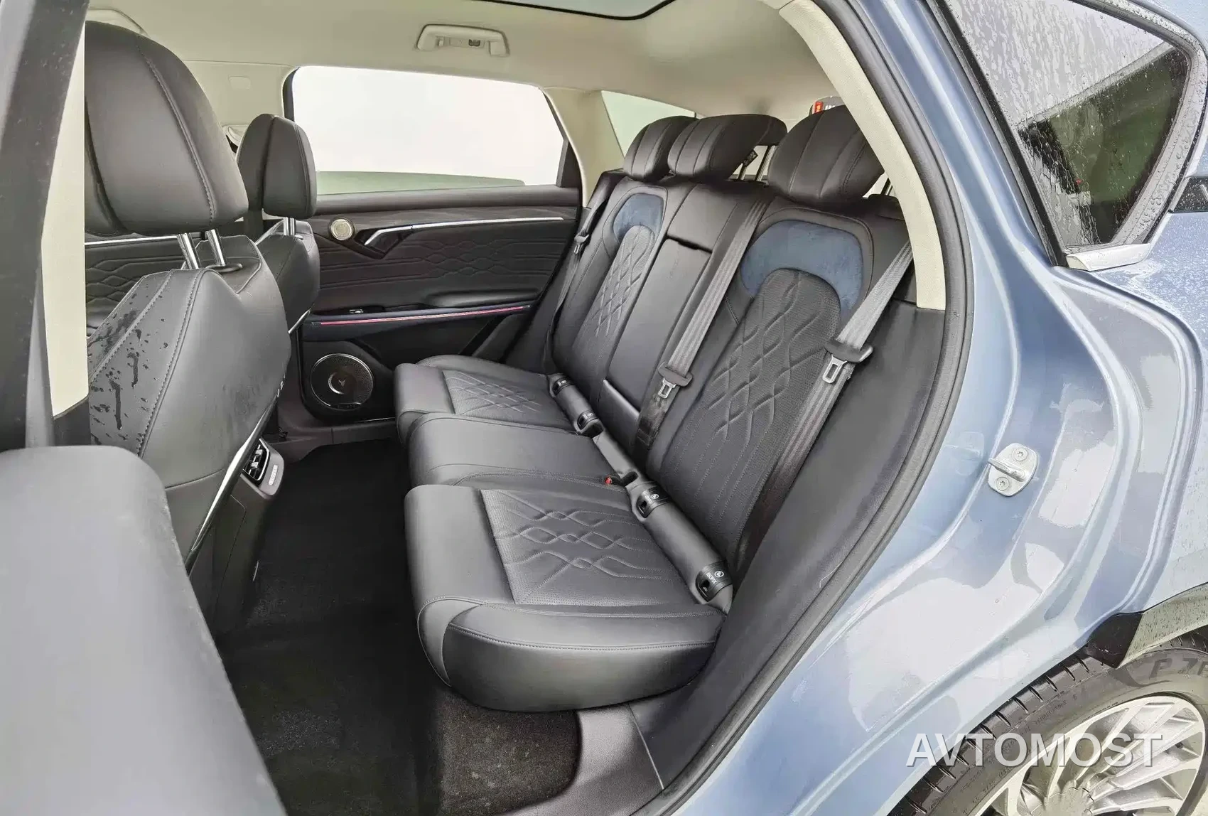 VOYAH FREE 2021 AWD Standard Range Extender Exclusive Luxury Package — фото 11