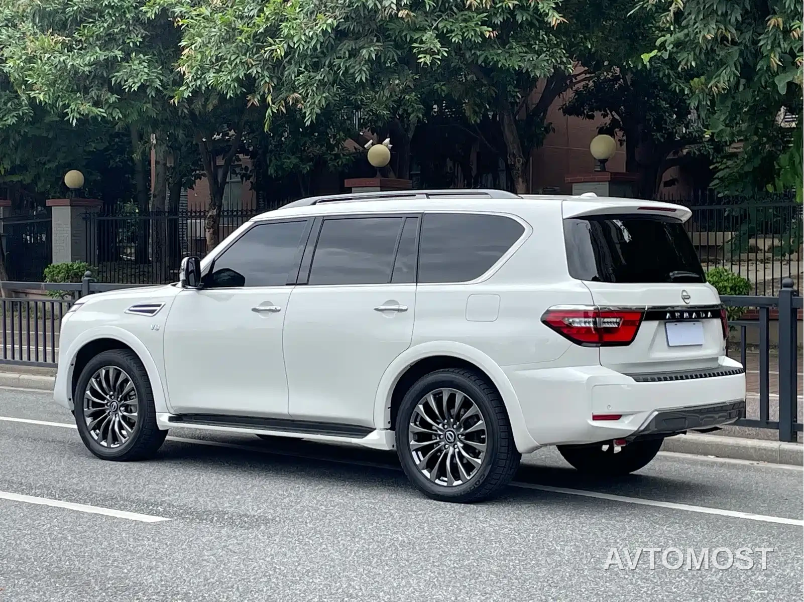 Nissan Patrol 2023 ARMADA 5.6L Armada Flagship Edition — фото 3