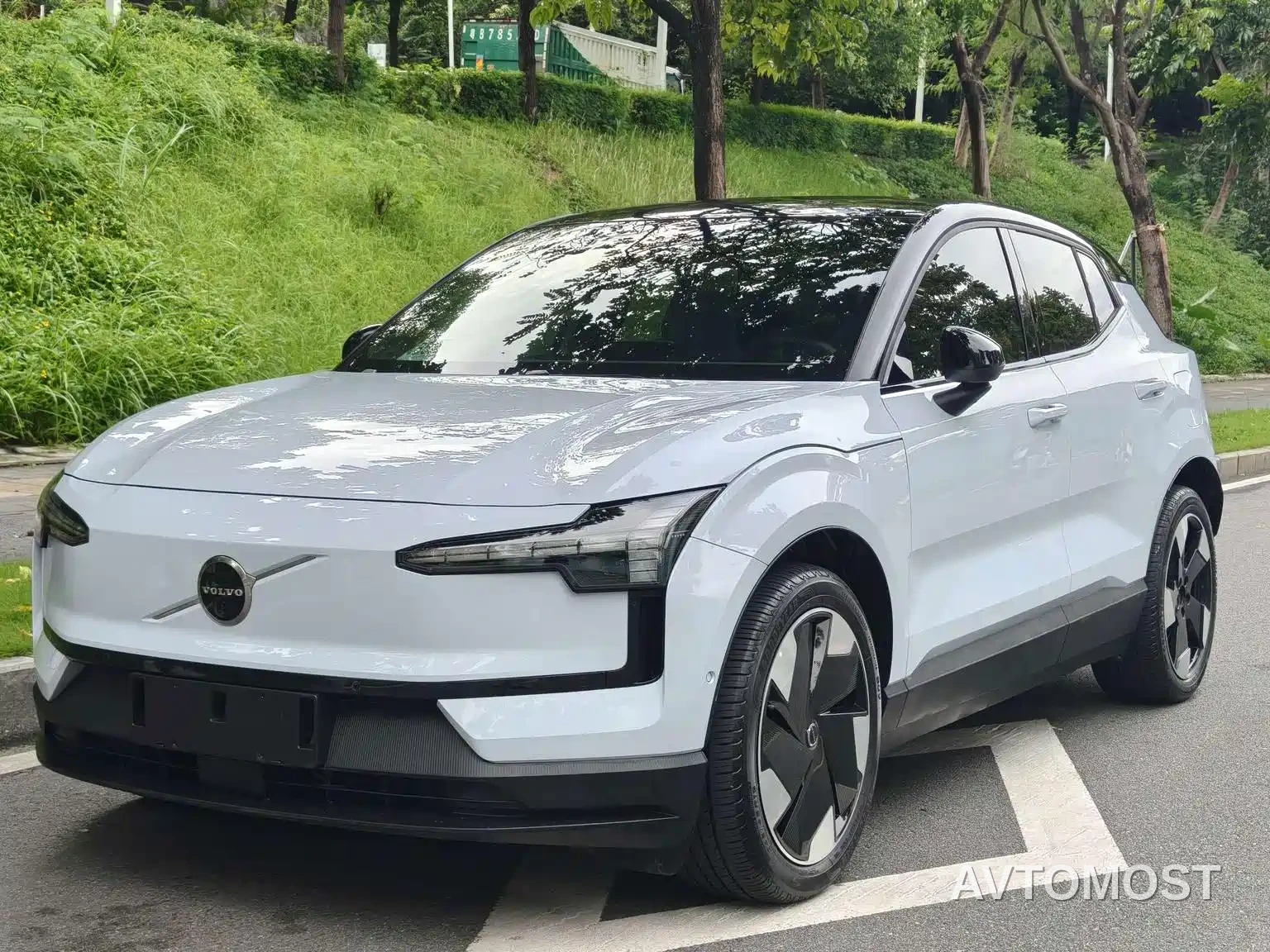Volvo EX30 2025 RWD Long Range Ultra — фото 1