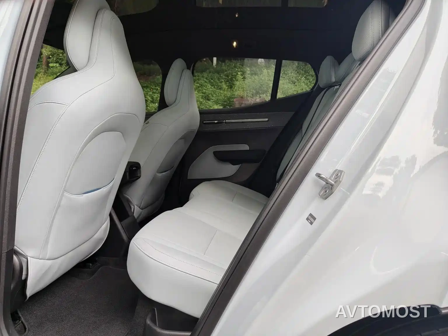 Volvo EX30 2025 RWD Long Range Ultra — фото 7