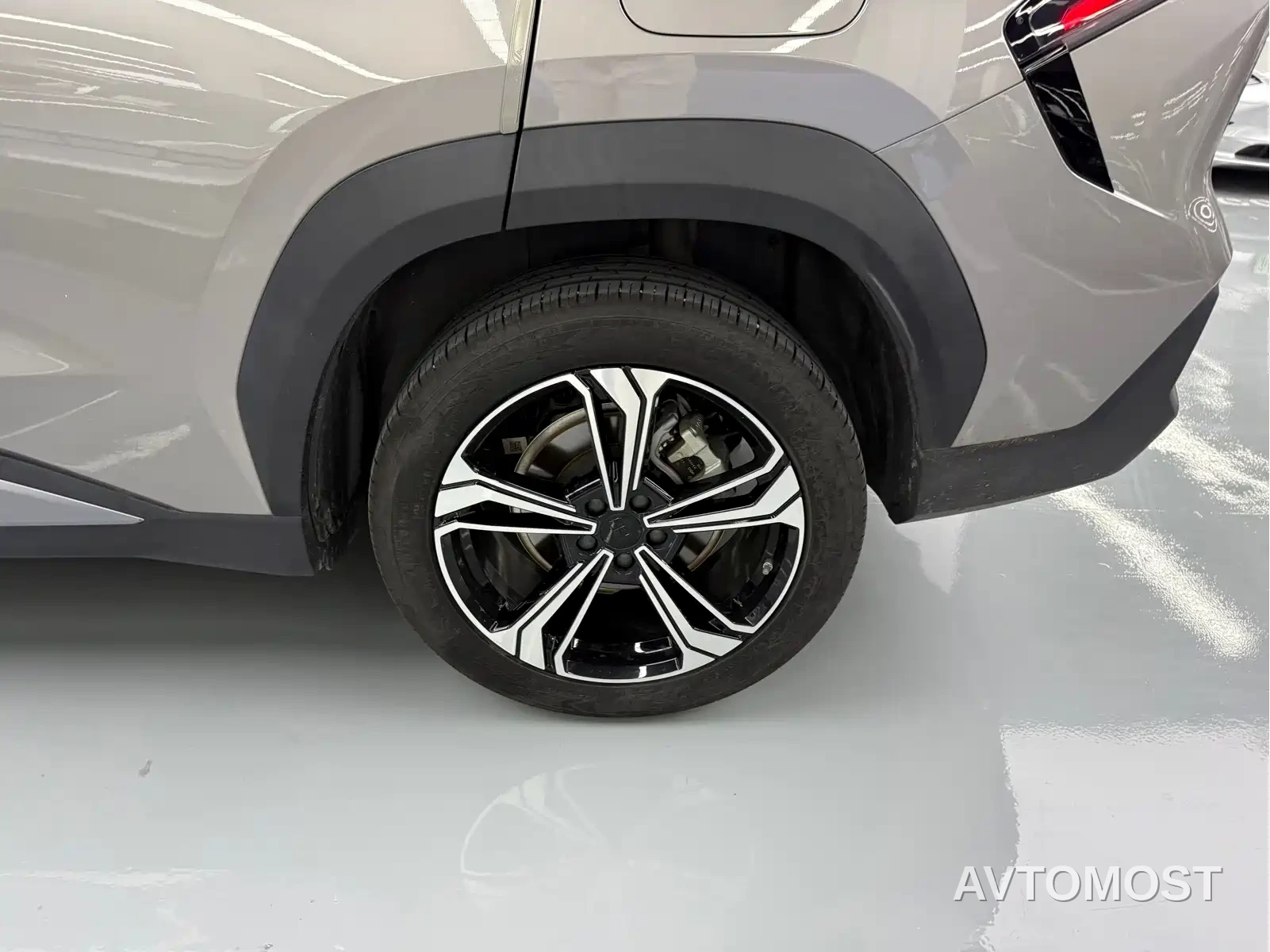 Geely Galaxy L7 2025 EM-i 115km Explorer Edition — фото 14