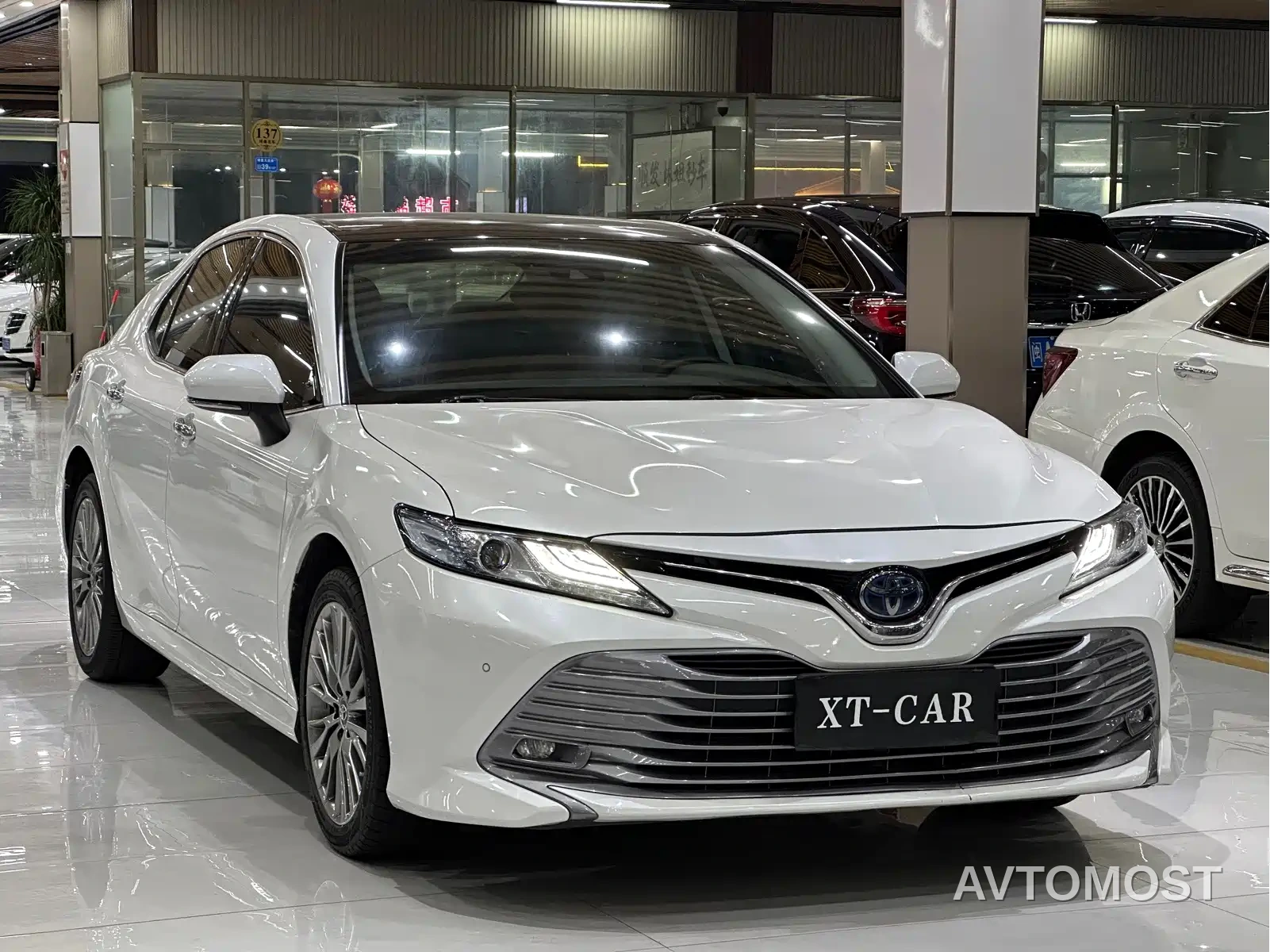 Toyota Camry 2019 Hybrid 2.5HG Luxury Edition China V — фото 3