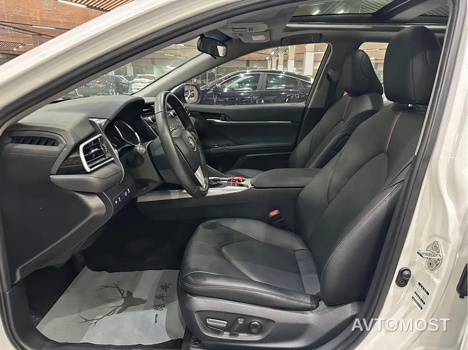 Toyota Camry 2019 Hybrid 2.5HG Luxury Edition China V — фото 4