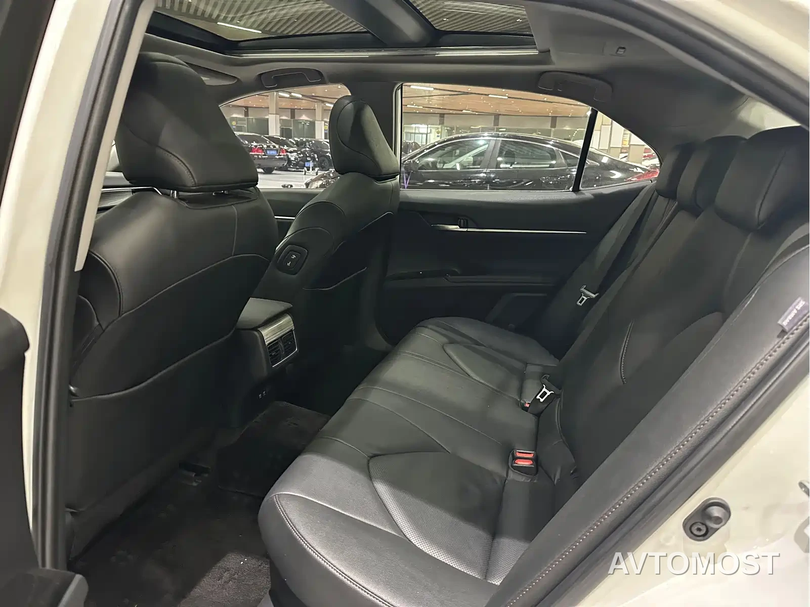 Toyota Camry 2019 Hybrid 2.5HG Luxury Edition China V — фото 6