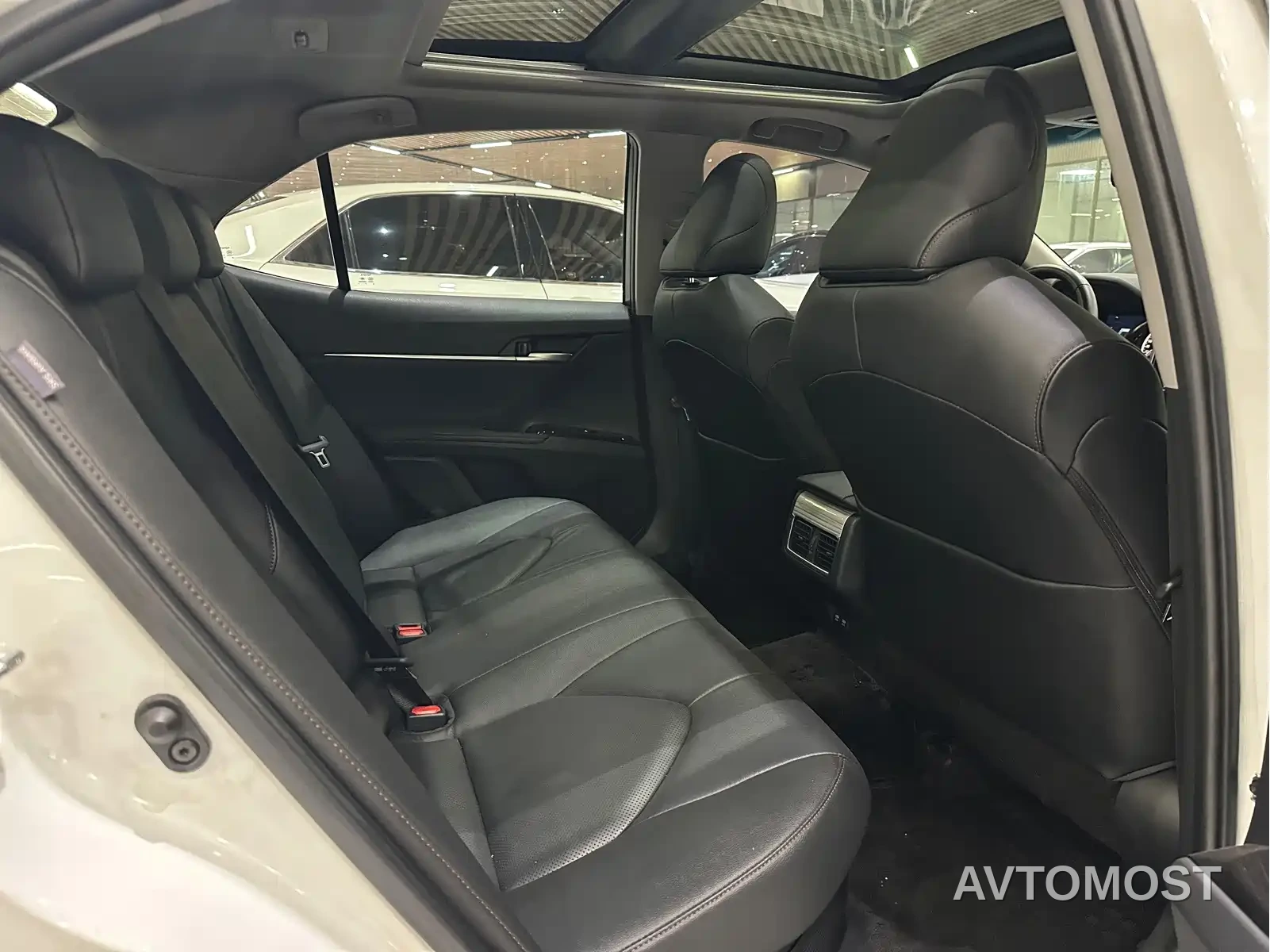 Toyota Camry 2019 Hybrid 2.5HG Luxury Edition China V — фото 7