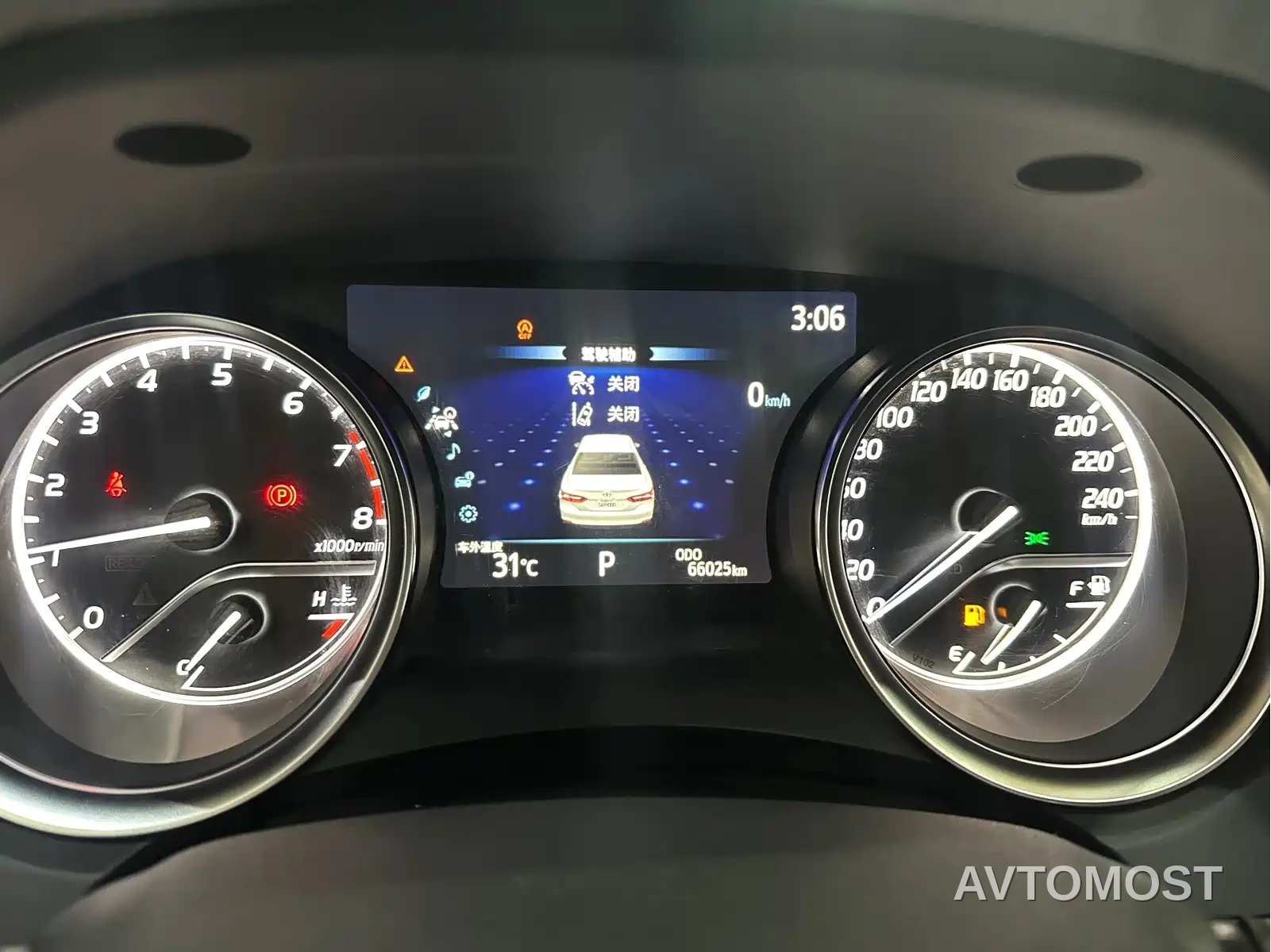 Toyota Camry 2019 Hybrid 2.5HG Luxury Edition China V — фото 10