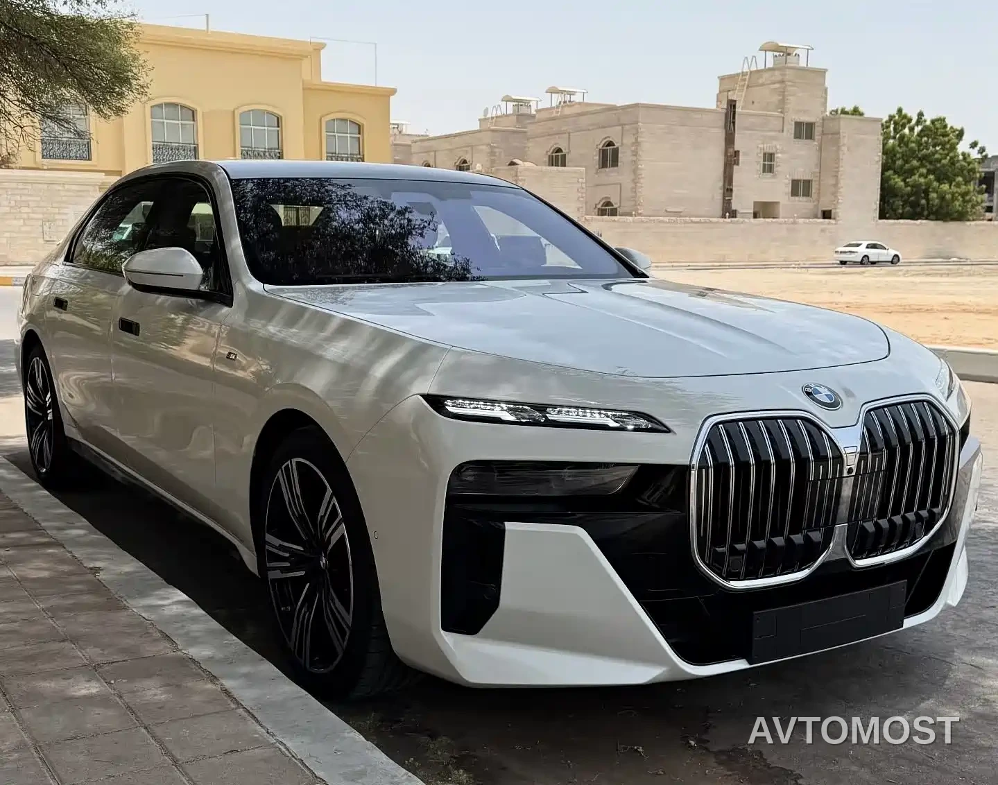 BMW 7 Series 2023 Model 740Li Premium Luxury Package — фото 2