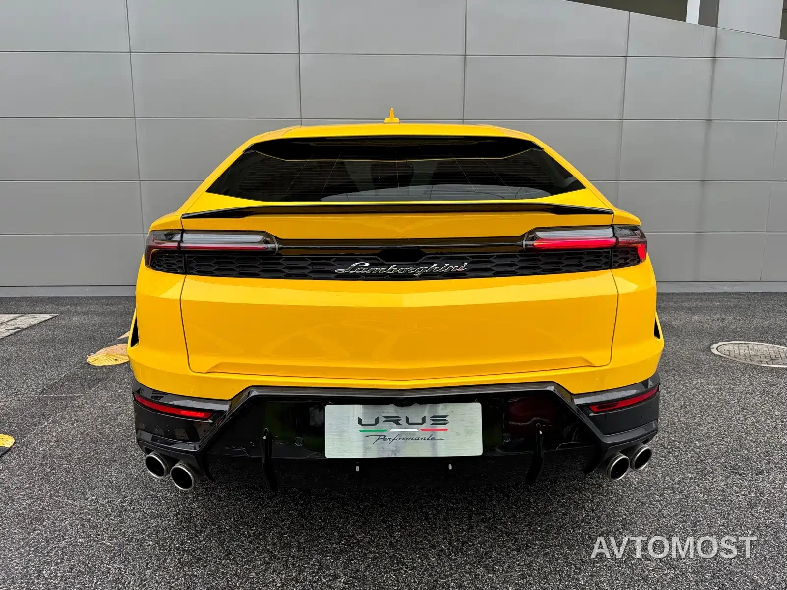 Lamborghini Urus SE 2025 4.0T Standard Edition — фото 5
