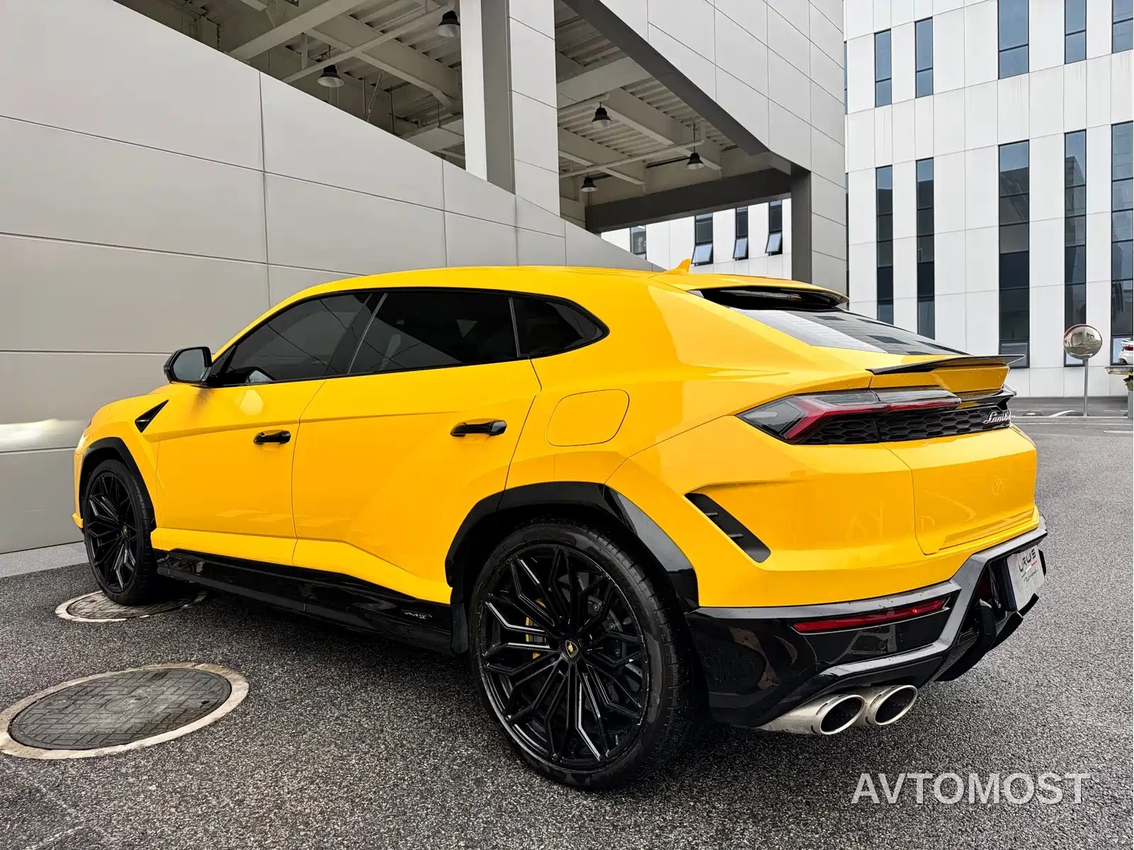 Lamborghini Urus SE 2025 4.0T Standard Edition — фото 6