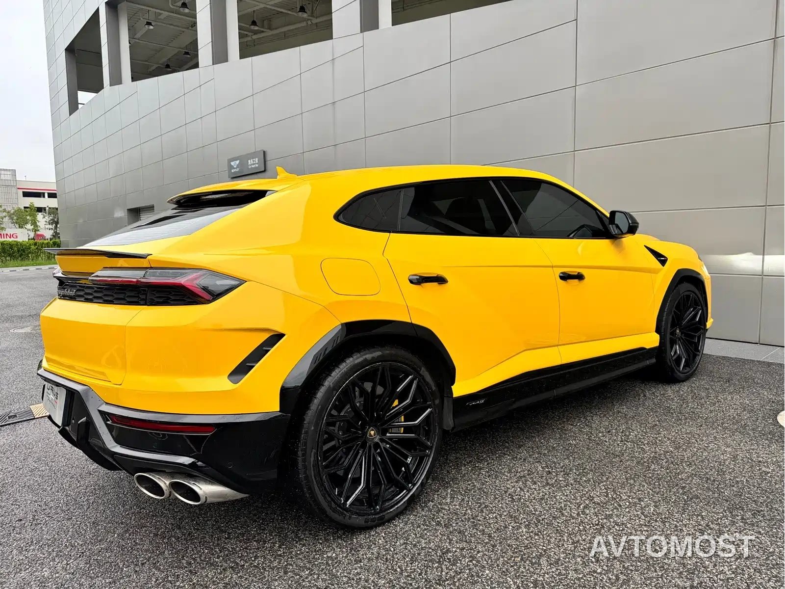 Lamborghini Urus SE 2025 4.0T Standard Edition — фото 7