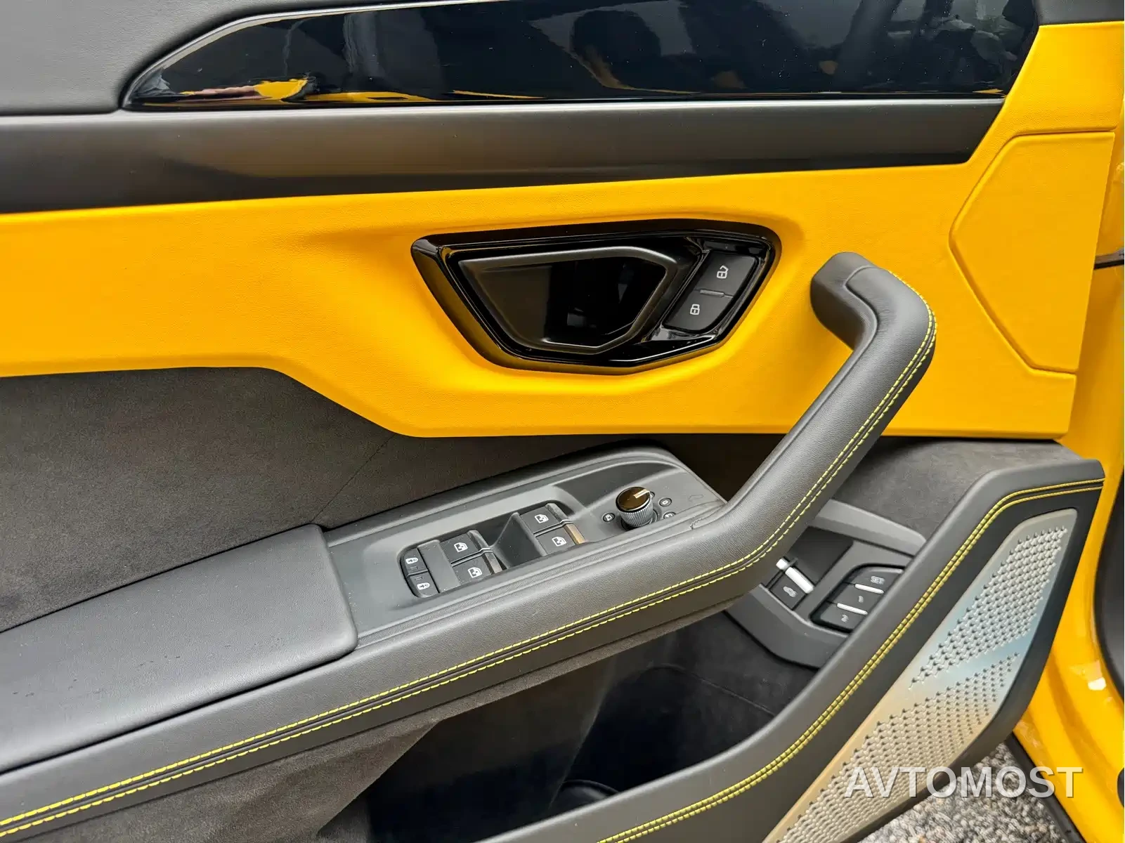 Lamborghini Urus SE 2025 4.0T Standard Edition — фото 11