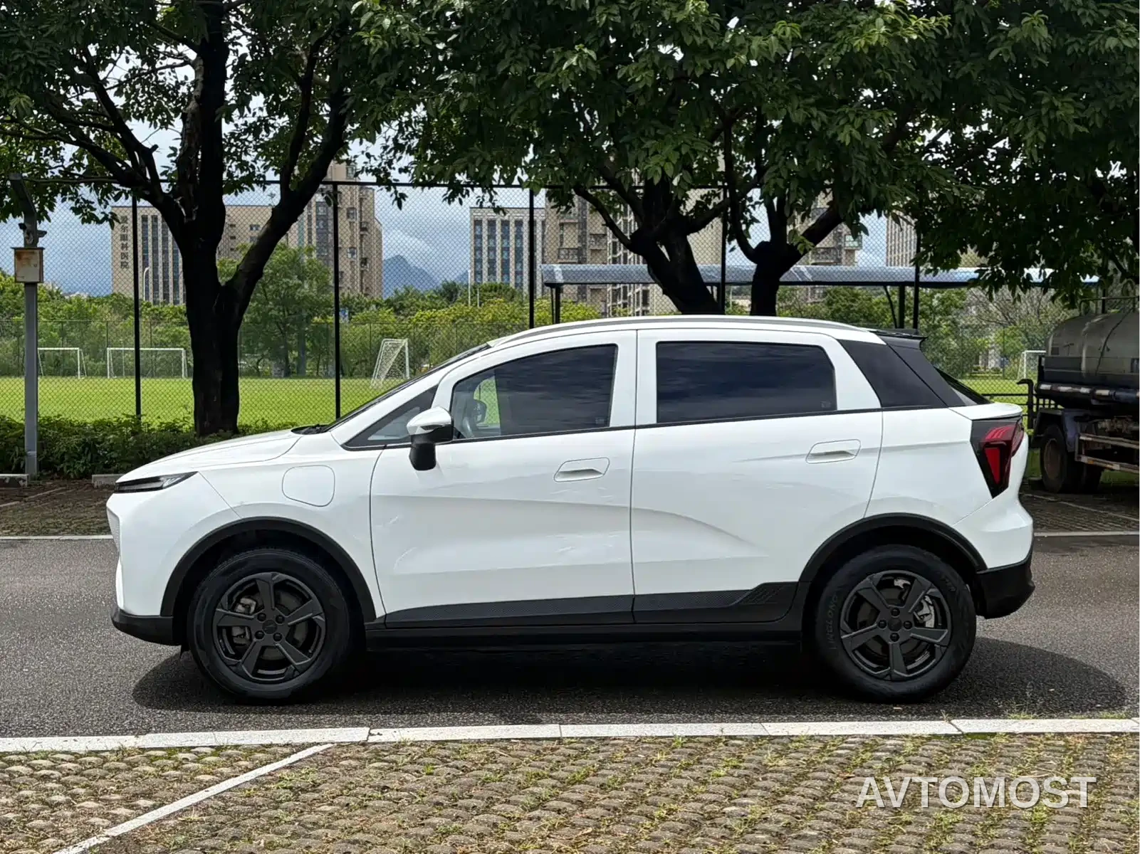 Geely Geometry E Firefly 2023 320KM Happy Tiger 5-seater — фото 4