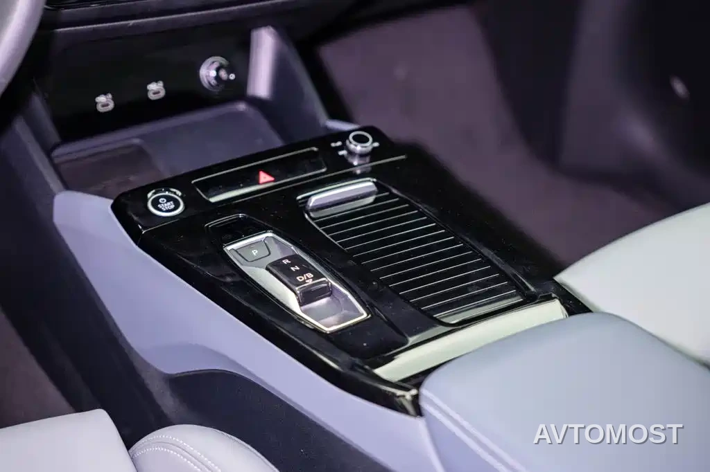 Audi Q6L e-tron 2025 Model Pioneer Edition — фото 11