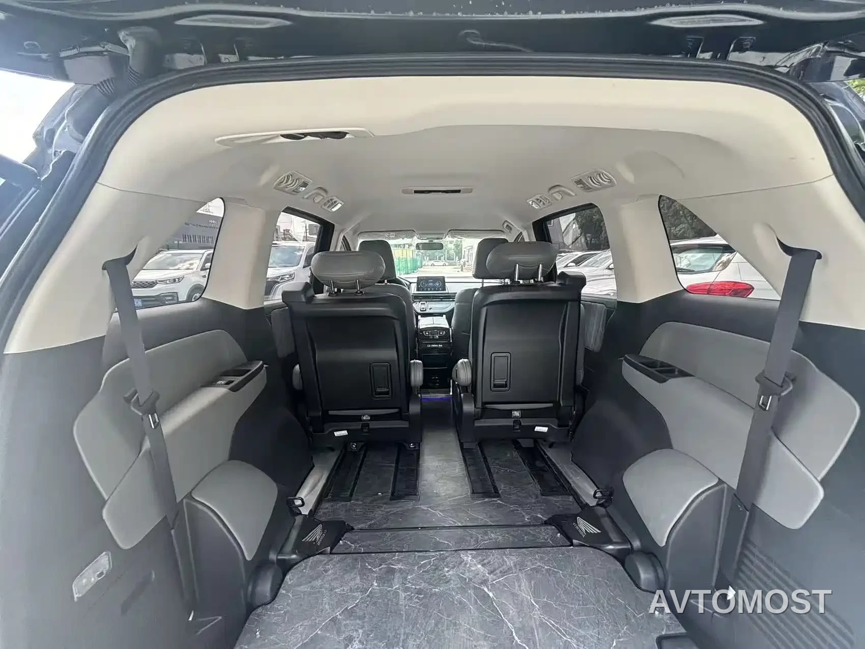 Honda Odyssey 2024 2.0L e:HEV Sharp·Comfort Edition — фото 8