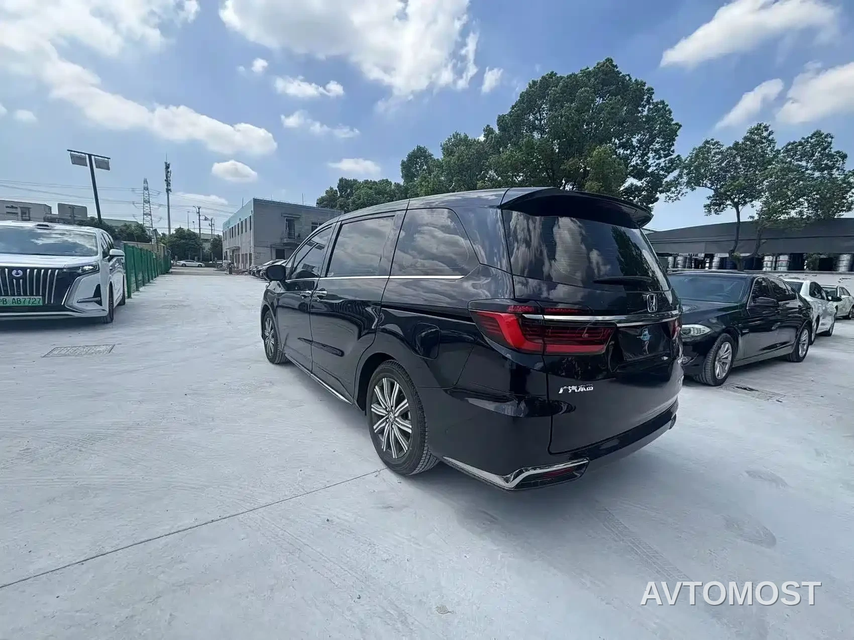 Honda Odyssey 2024 2.0L e:HEV Sharp·Comfort Edition — фото 9