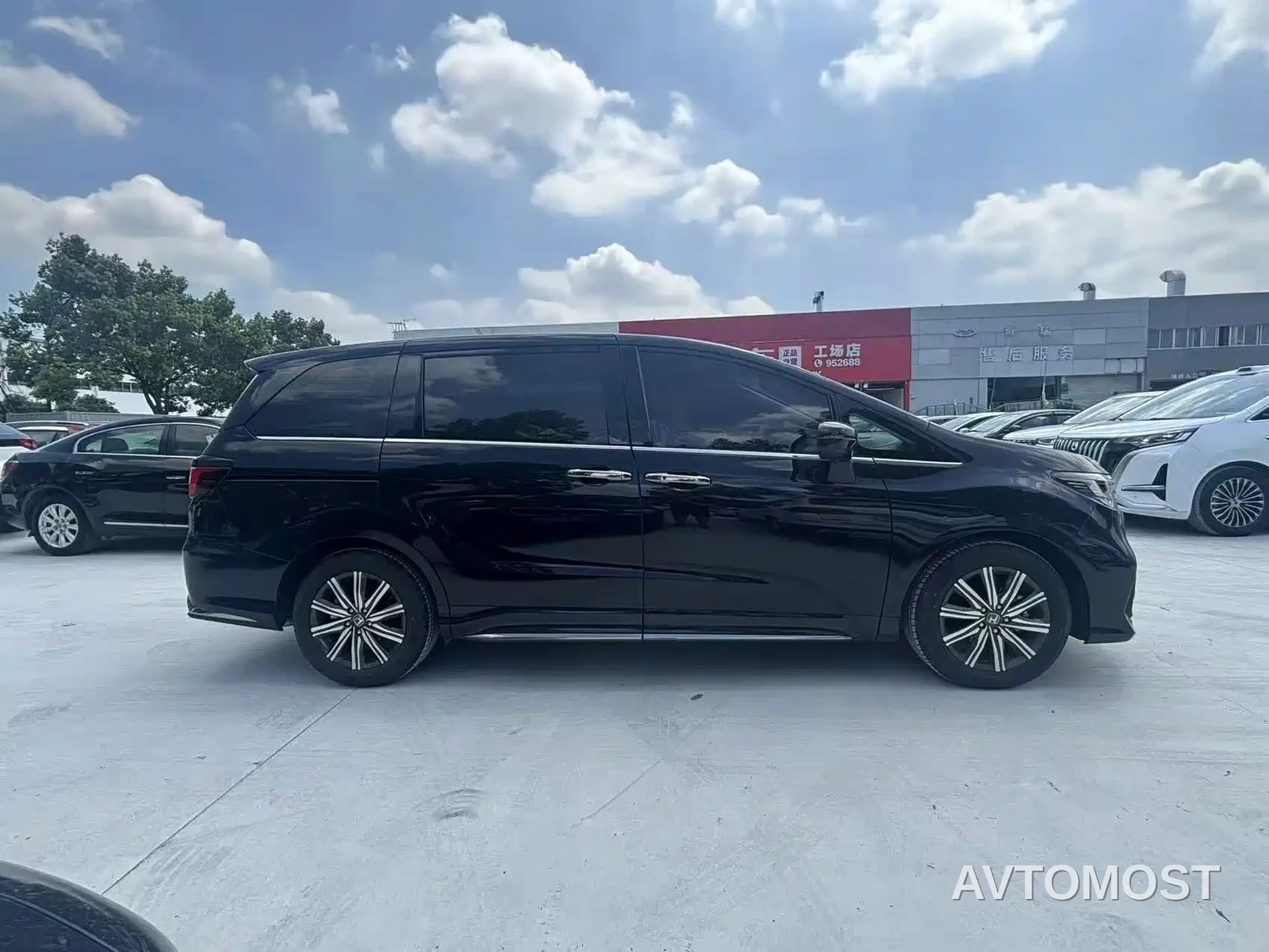 Honda Odyssey 2024 2.0L e:HEV Sharp·Comfort Edition — фото 10