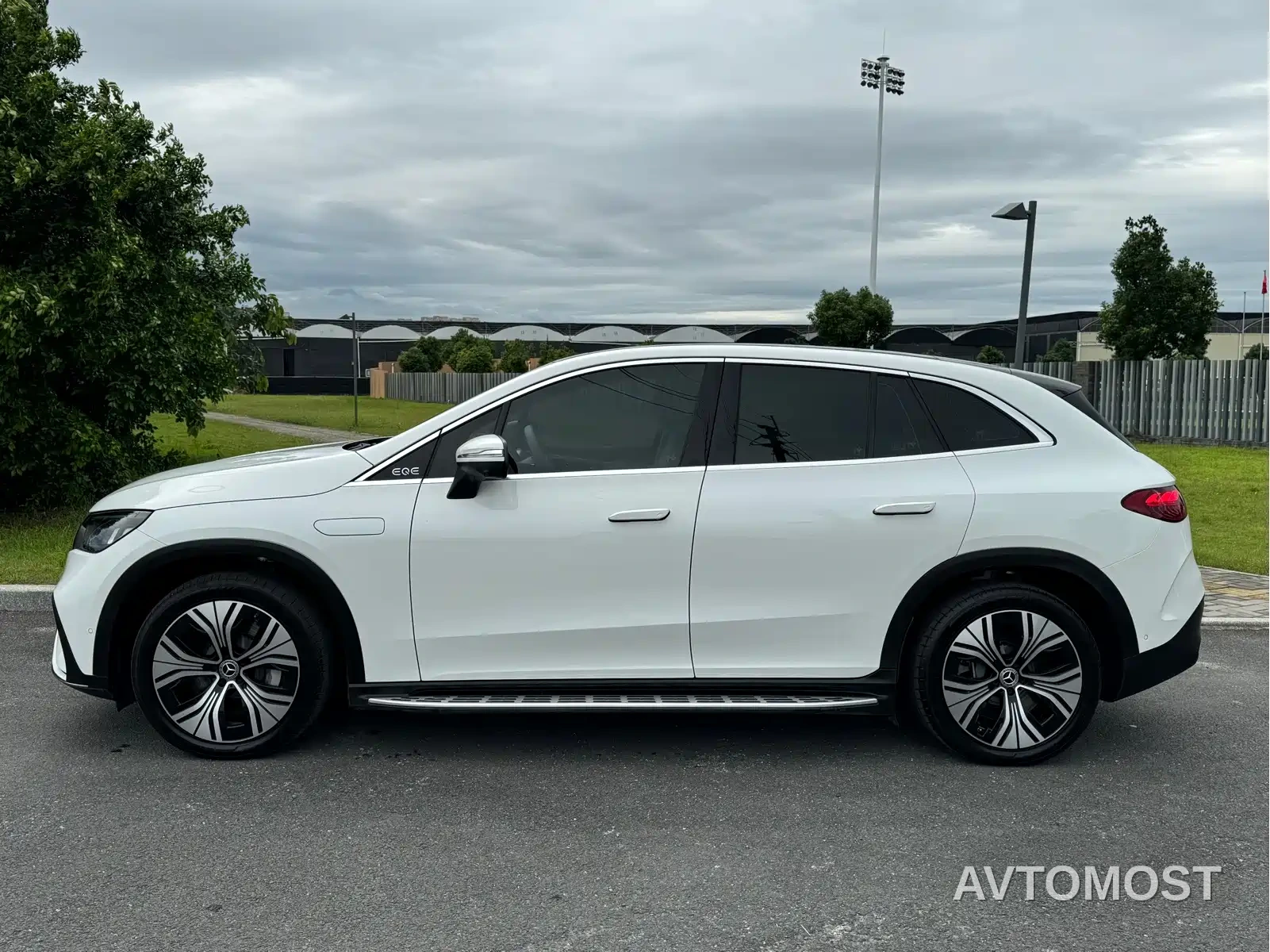 Mercedes-Benz EQE SUV 2023 350 4MATIC Luxury Edition — фото 3