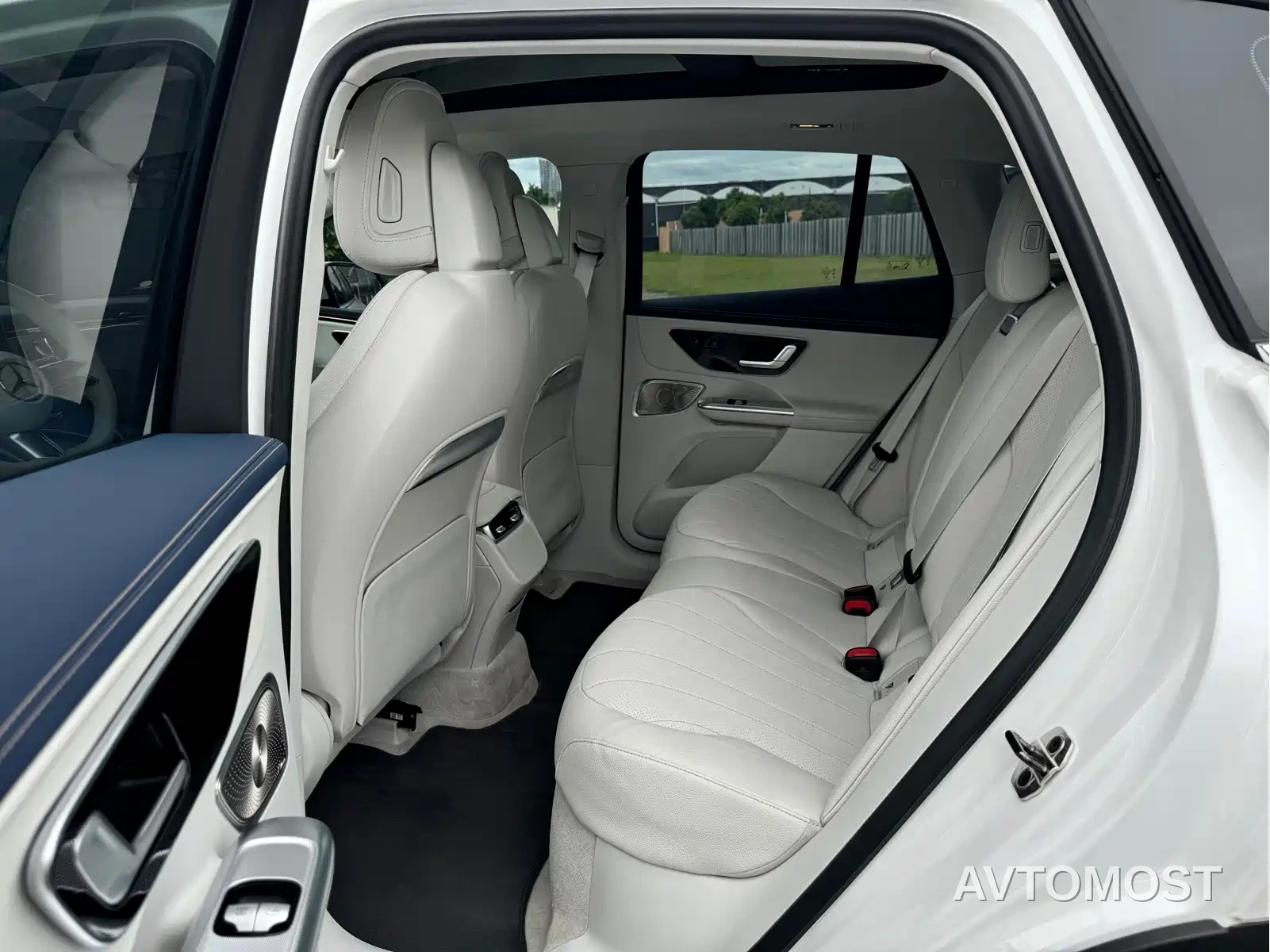 Mercedes-Benz EQE SUV 2023 350 4MATIC Luxury Edition — фото 9