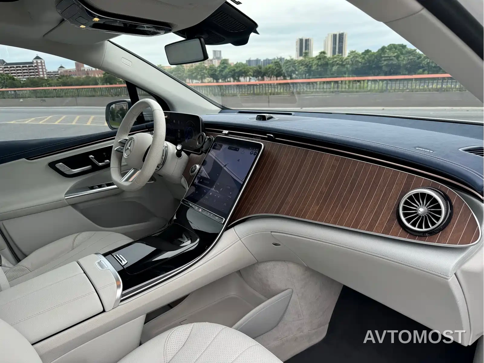 Mercedes-Benz EQE SUV 2023 350 4MATIC Luxury Edition — фото 14