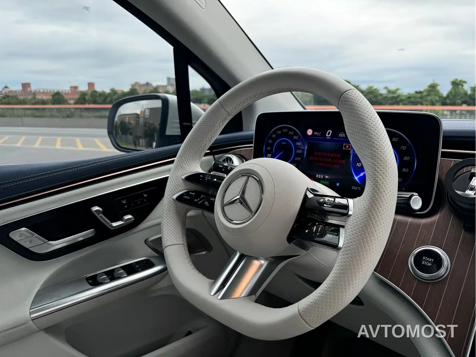 Mercedes-Benz EQE SUV 2023 350 4MATIC Luxury Edition — фото 17