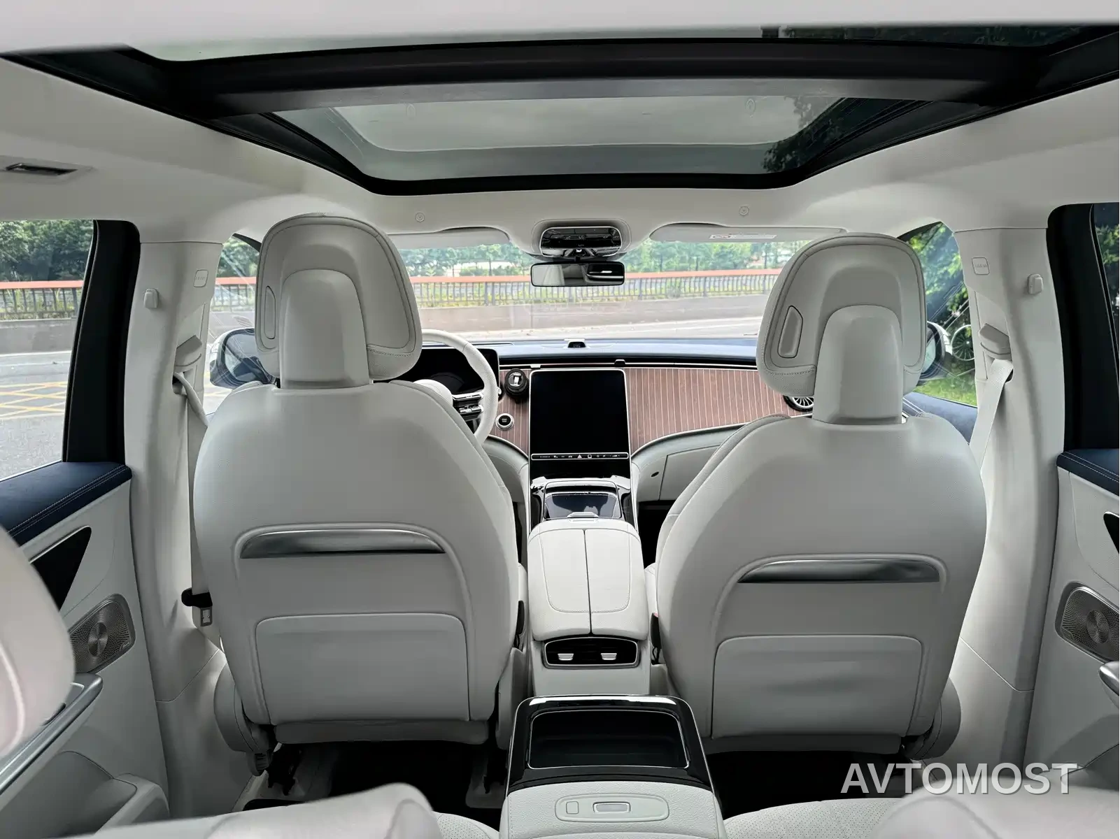 Mercedes-Benz EQE SUV 2023 350 4MATIC Luxury Edition — фото 20