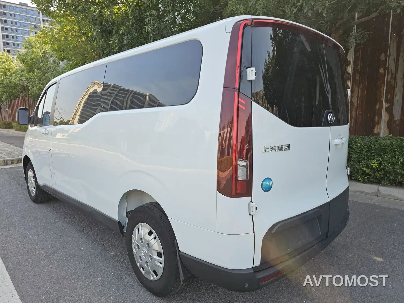 SAIC Maxus Xintu V70 2023 Model 2.0T Elite Edition Automatic Long Wheelbase Low Roof 6/7-Seater — фото 4