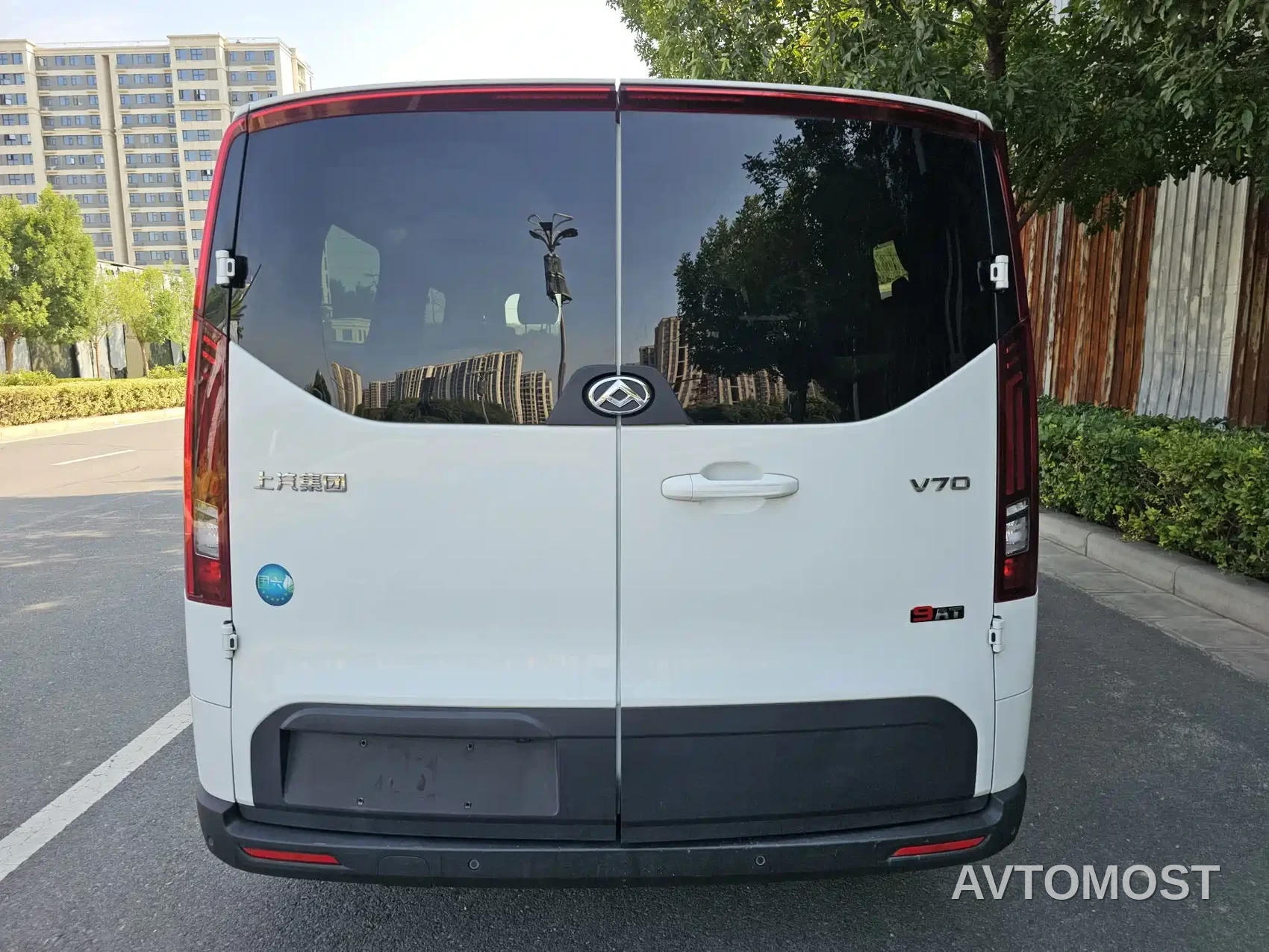 SAIC Maxus Xintu V70 2023 Model 2.0T Elite Edition Automatic Long Wheelbase Low Roof 6/7-Seater — фото 5