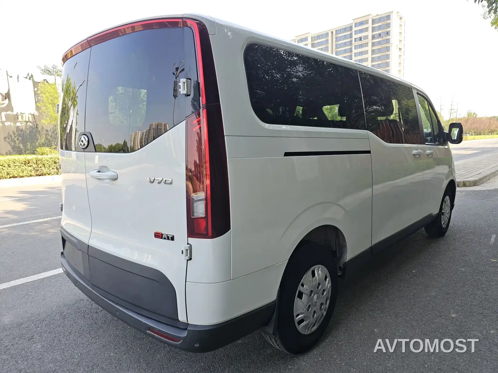 SAIC Maxus Xintu V70 2023 Model 2.0T Elite Edition Automatic Long Wheelbase Low Roof 6/7-Seater — фото 6