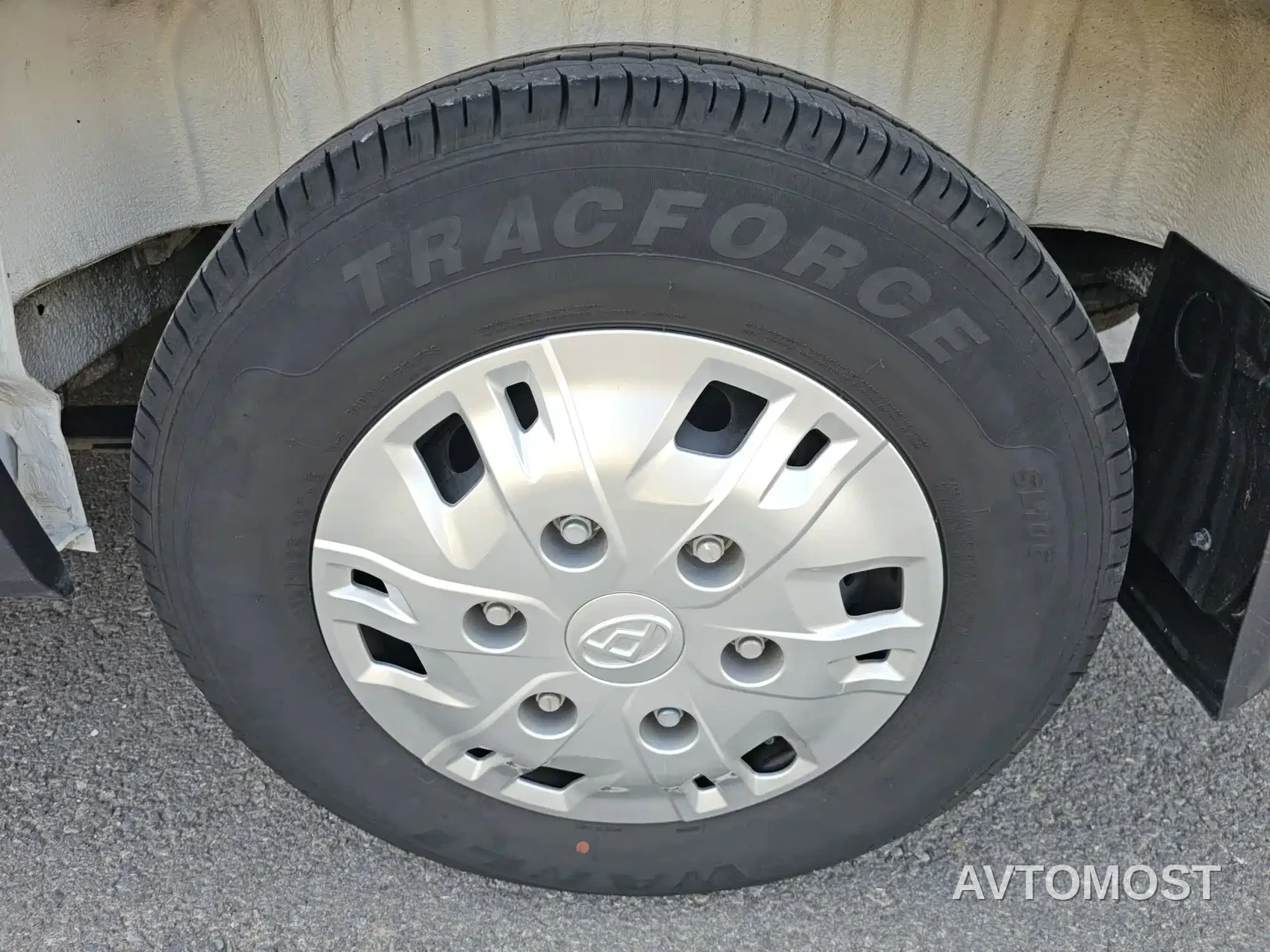 SAIC Maxus Xintu V70 2023 Model 2.0T Elite Edition Automatic Long Wheelbase Low Roof 6/7-Seater — фото 18