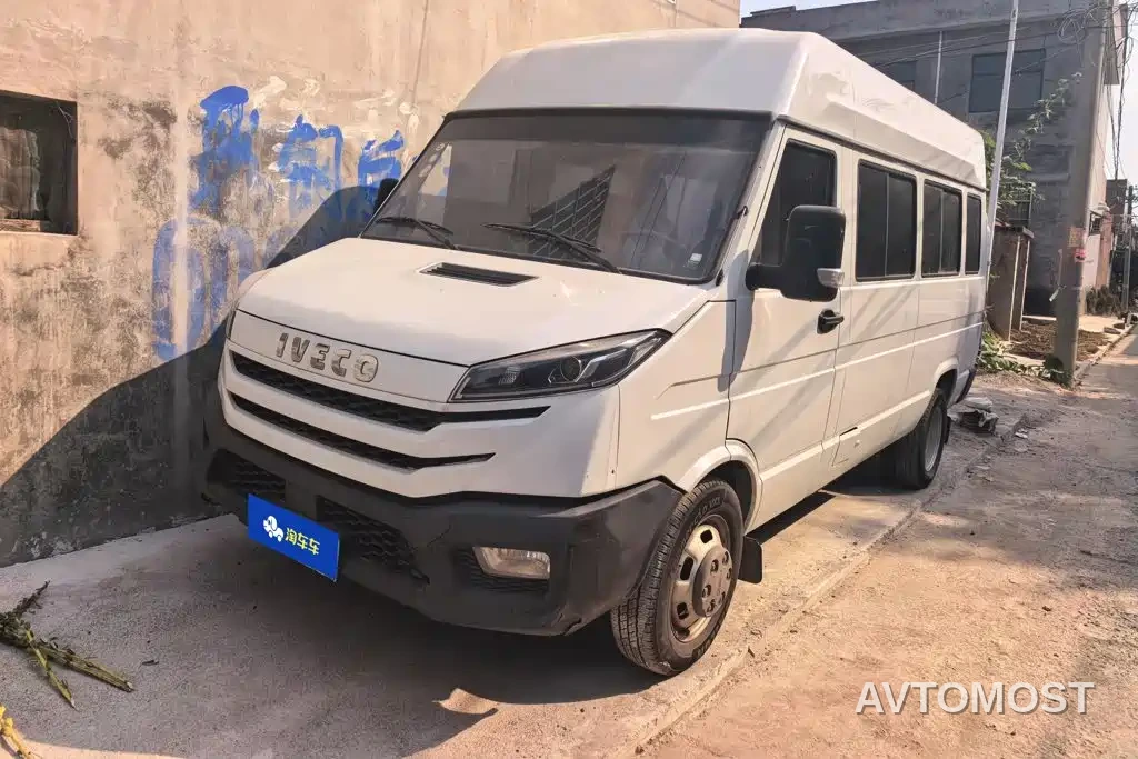 Iveco Daily 2023 2.5T A37M1 Long Wheelbase Medium Roof Dual Tire Sliding Door 5-9 Seater — фото 1