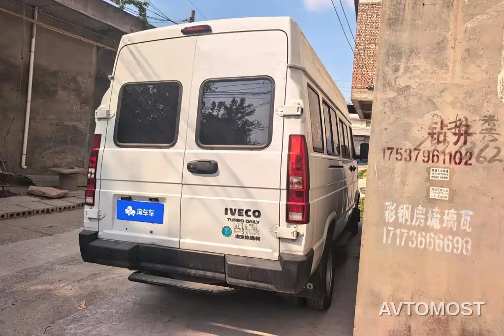 Iveco Daily 2023 2.5T A37M1 Long Wheelbase Medium Roof Dual Tire Sliding Door 5-9 Seater — фото 3