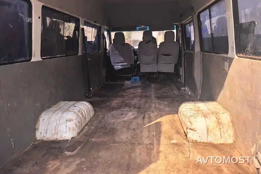 Iveco Daily 2023 2.5T A37M1 Long Wheelbase Medium Roof Dual Tire Sliding Door 5-9 Seater — фото 4