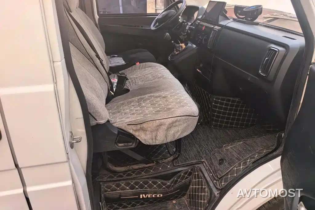 Iveco Daily 2023 2.5T A37M1 Long Wheelbase Medium Roof Dual Tire Sliding Door 5-9 Seater — фото 8