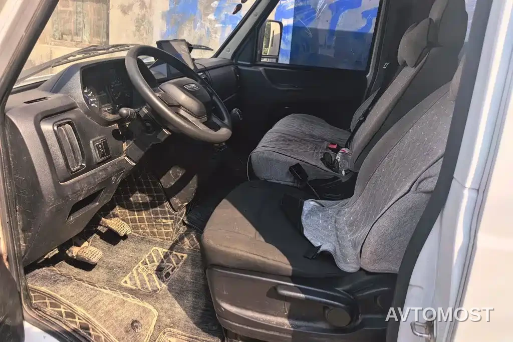 Iveco Daily 2023 2.5T A37M1 Long Wheelbase Medium Roof Dual Tire Sliding Door 5-9 Seater — фото 9