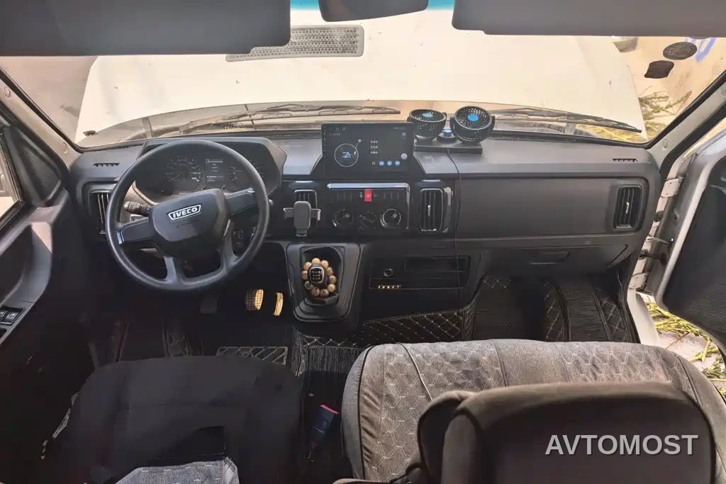 Iveco Daily 2023 2.5T A37M1 Long Wheelbase Medium Roof Dual Tire Sliding Door 5-9 Seater — фото 12