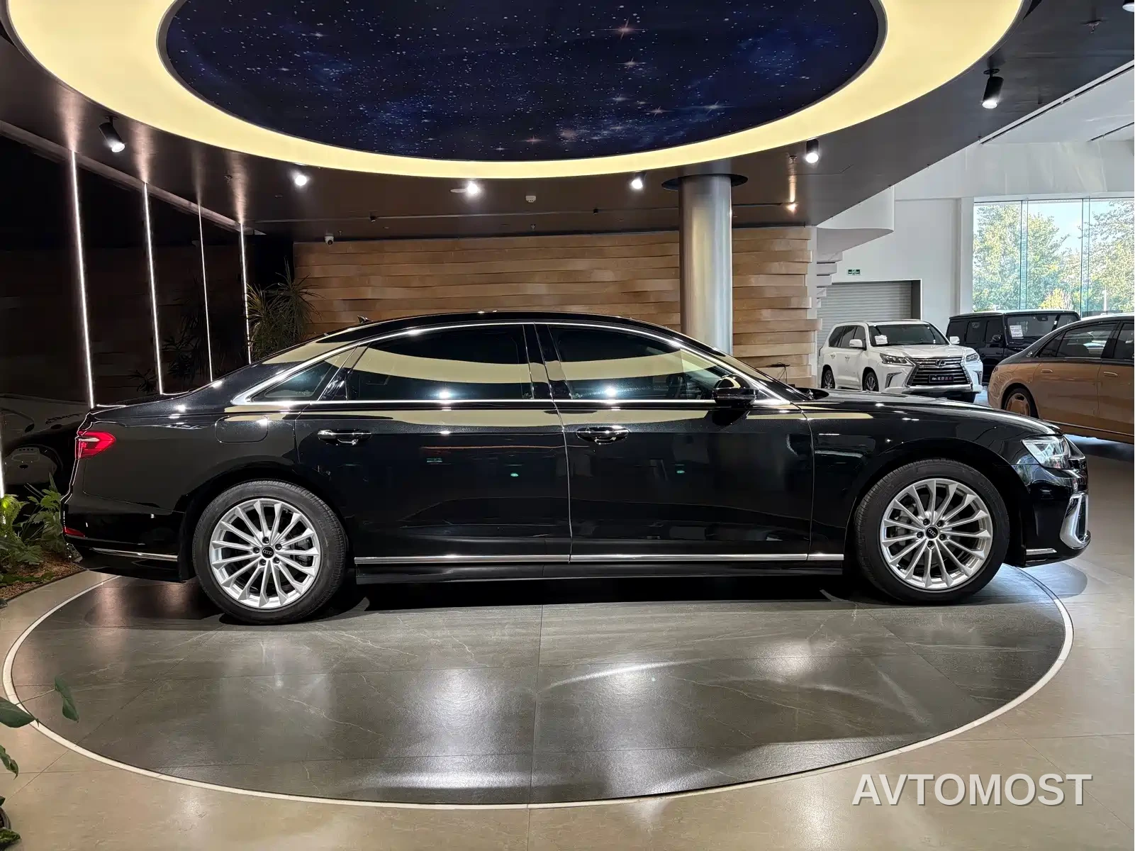 Audi A8 2023 A8L 45 TFSI quattro Luxury — фото 4