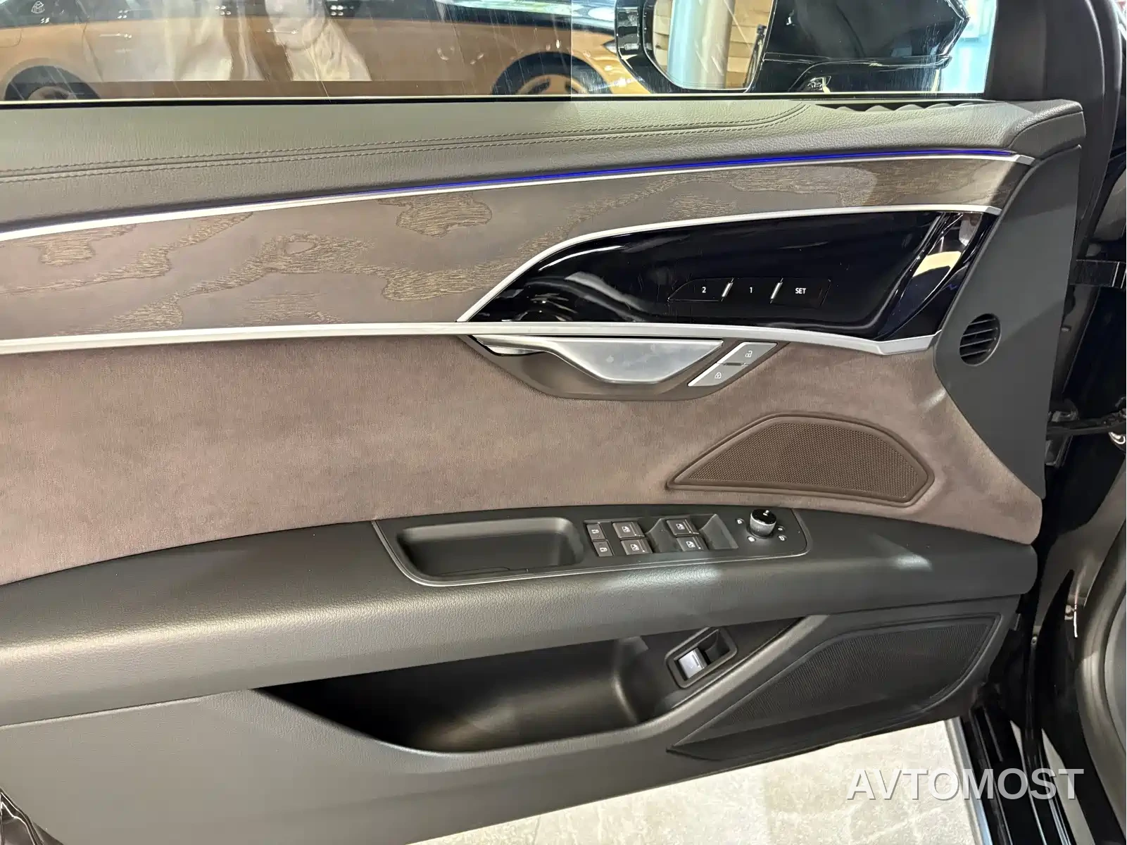 Audi A8 2023 A8L 45 TFSI quattro Luxury — фото 7